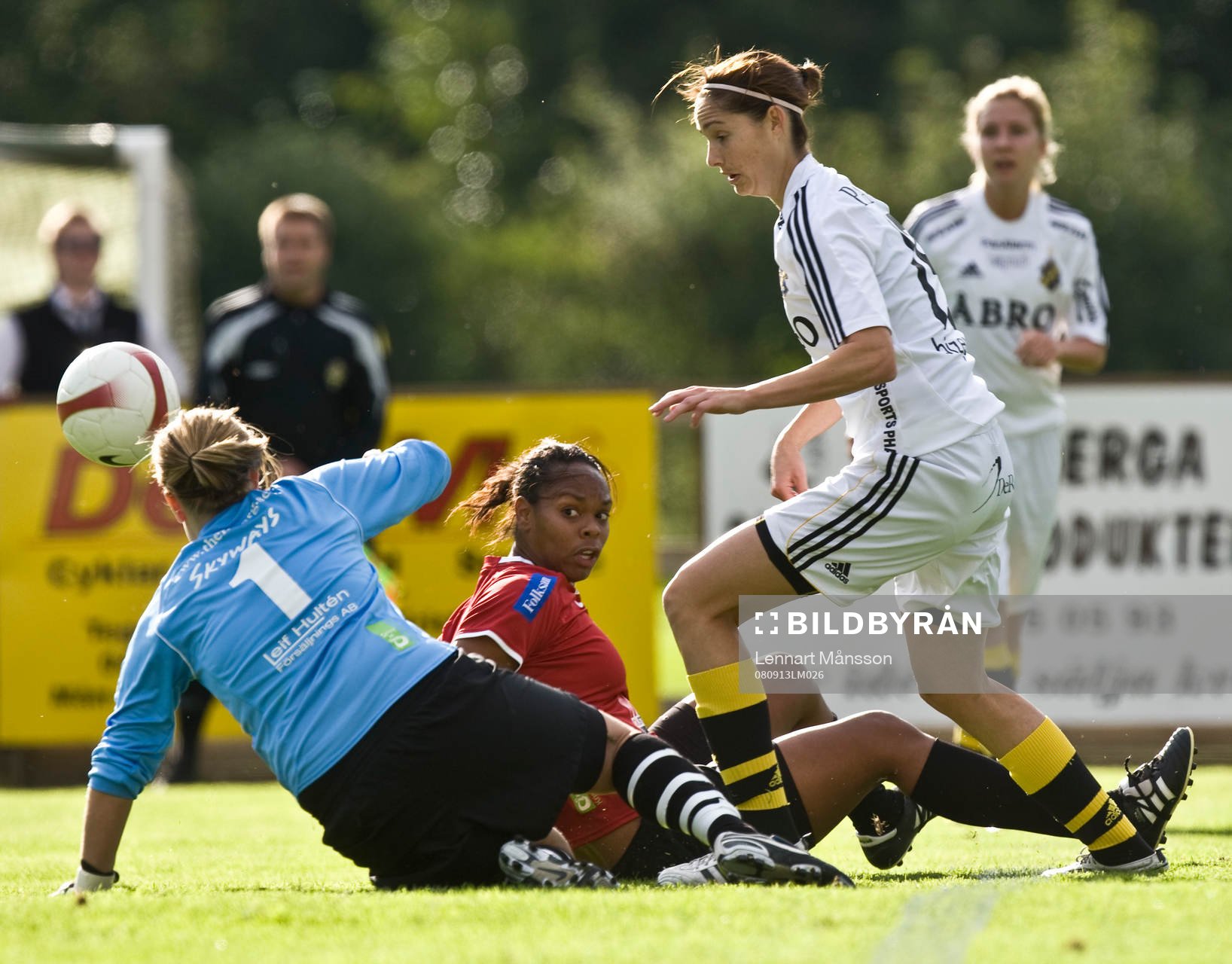  Kia McNeil, Kristianstad och Kathryn Gill, AIK.