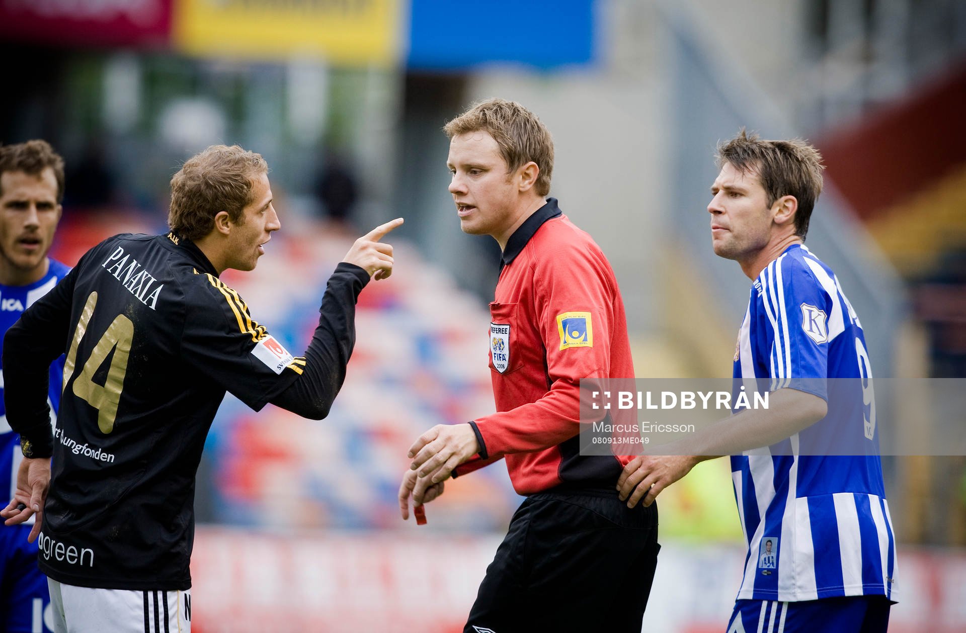 Kenny Pavey, AIK, och Stefan Selakovic, Göteborg, med
