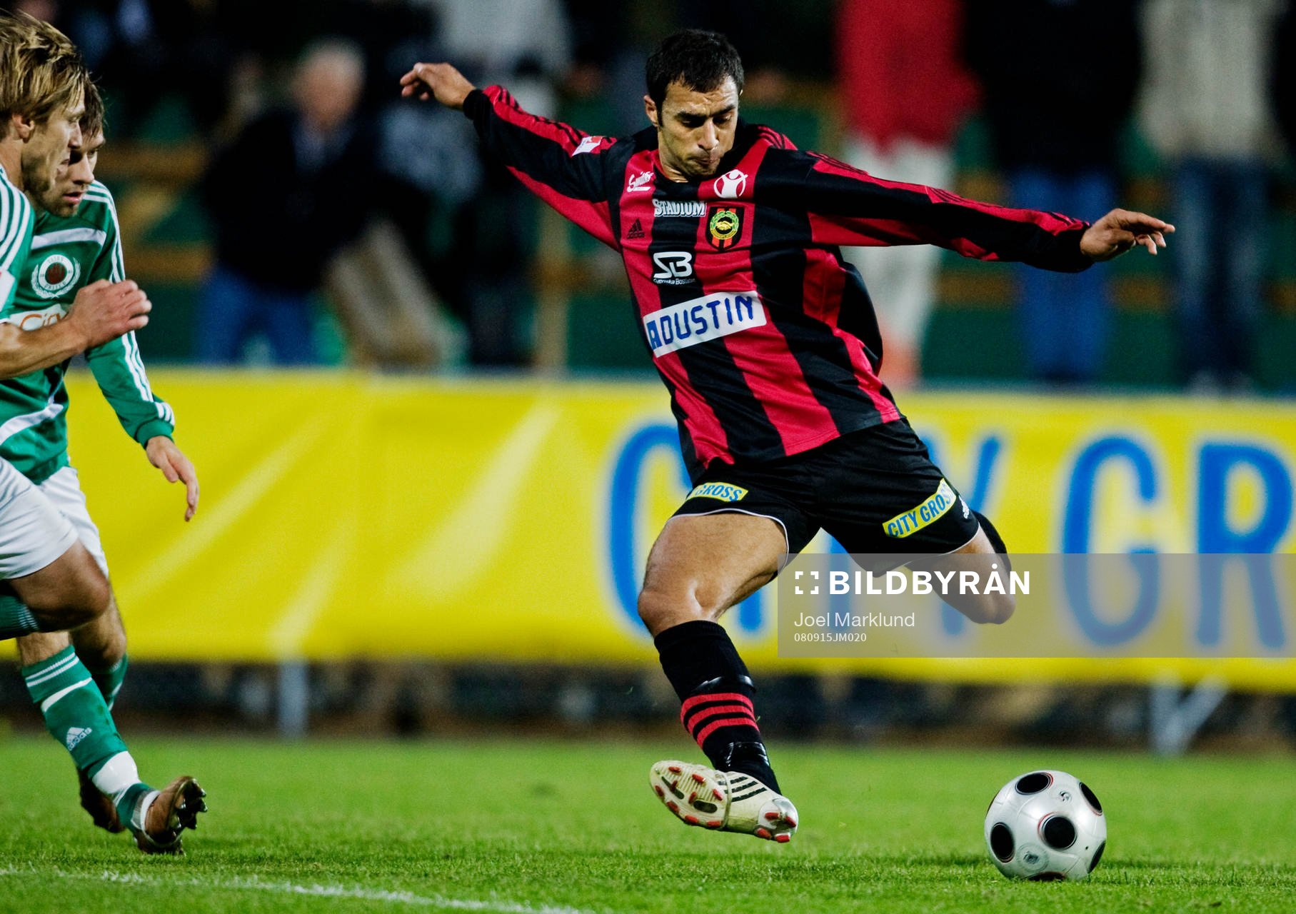 Arash Talebinejad, Brommapojkarna, skjuter mot mål