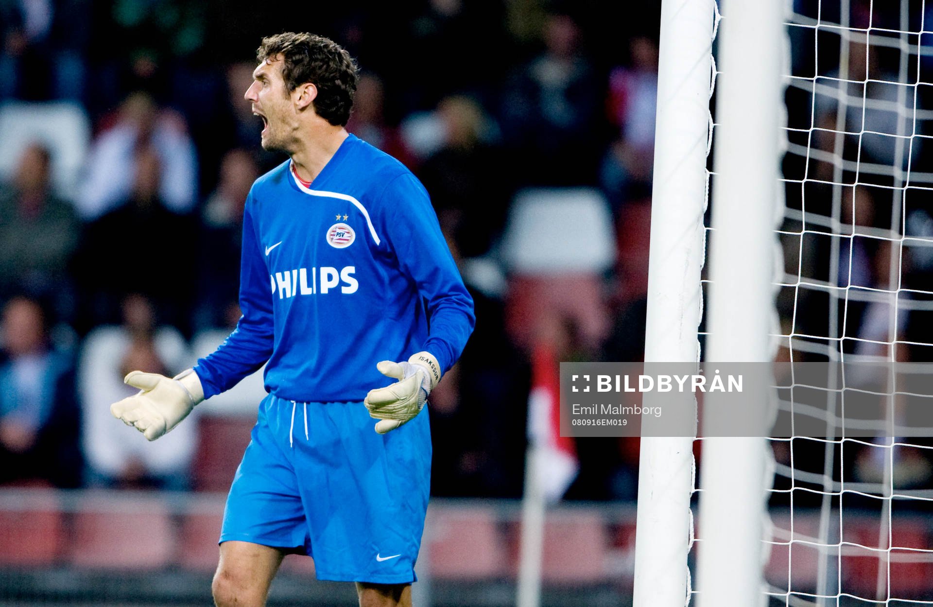 En frustrerad Andreas Isaksson, målvakt, PSV