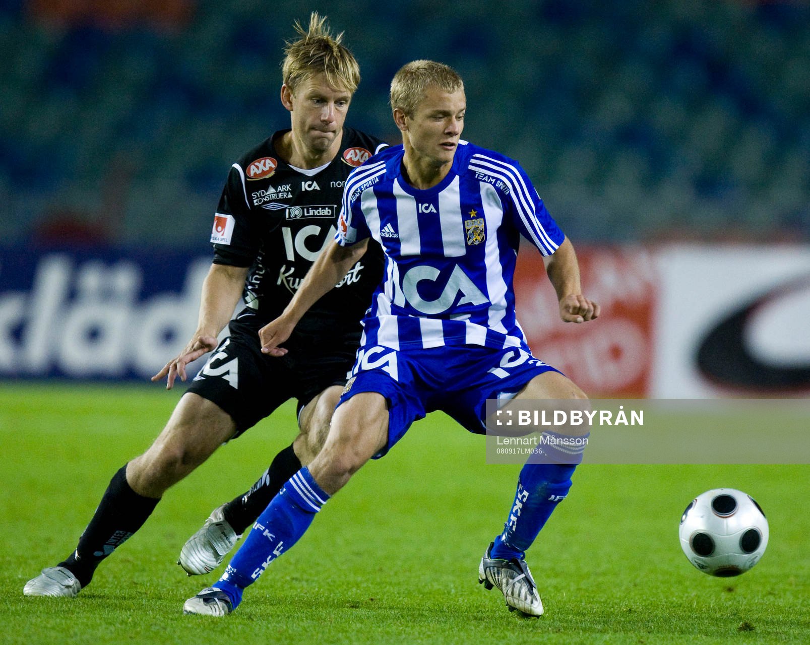  Tommy Jönsson jagar Robin Söder.
