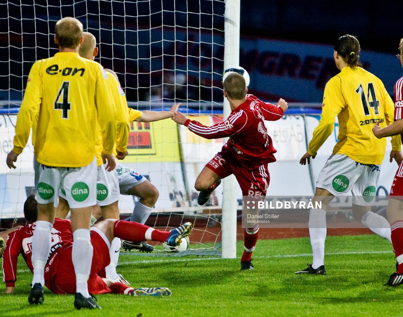 Johan Bertilsson klackar in 1-0 till Degerfors