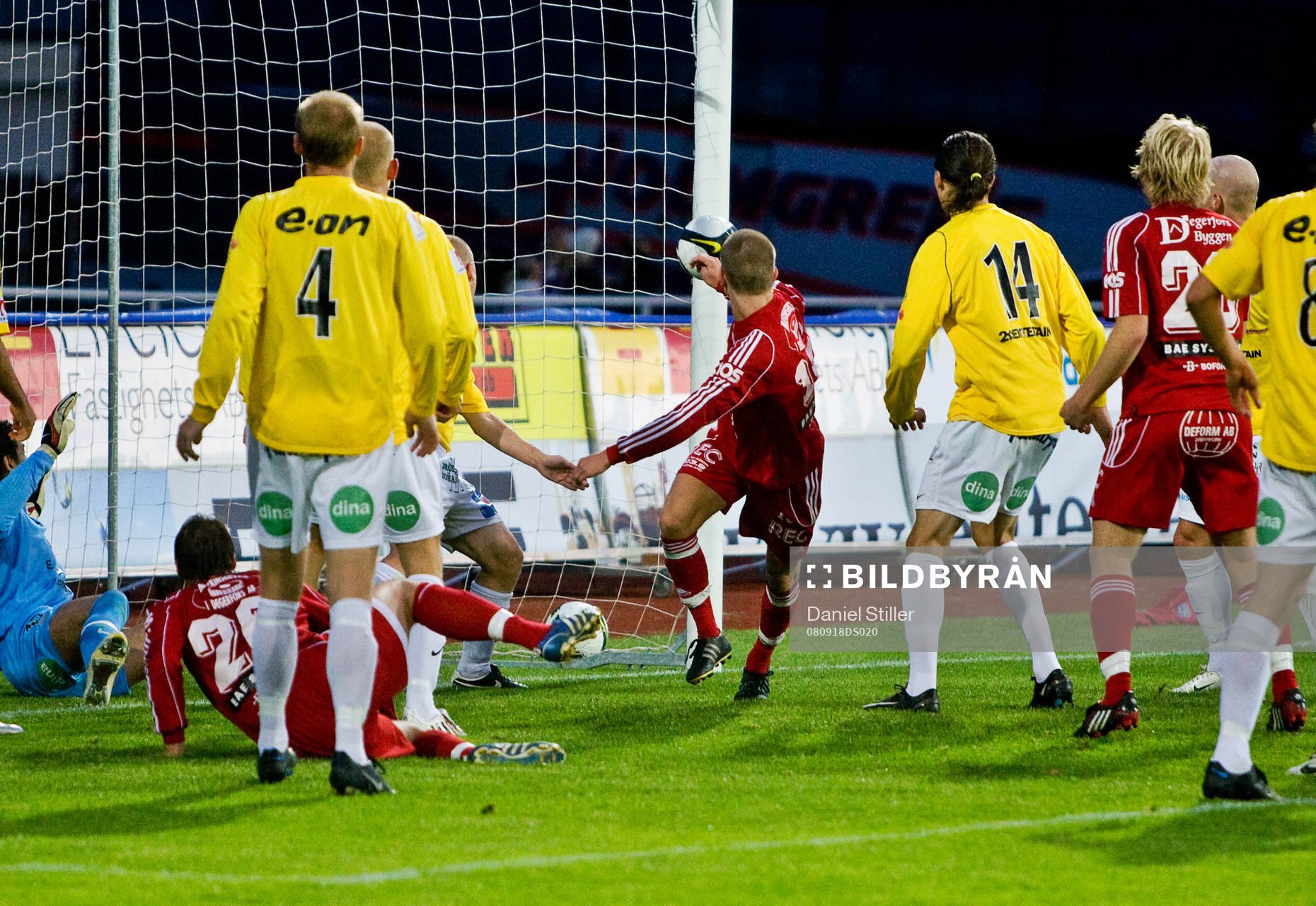 Johan Bertilsson klackar in 1-0 till Degerfors