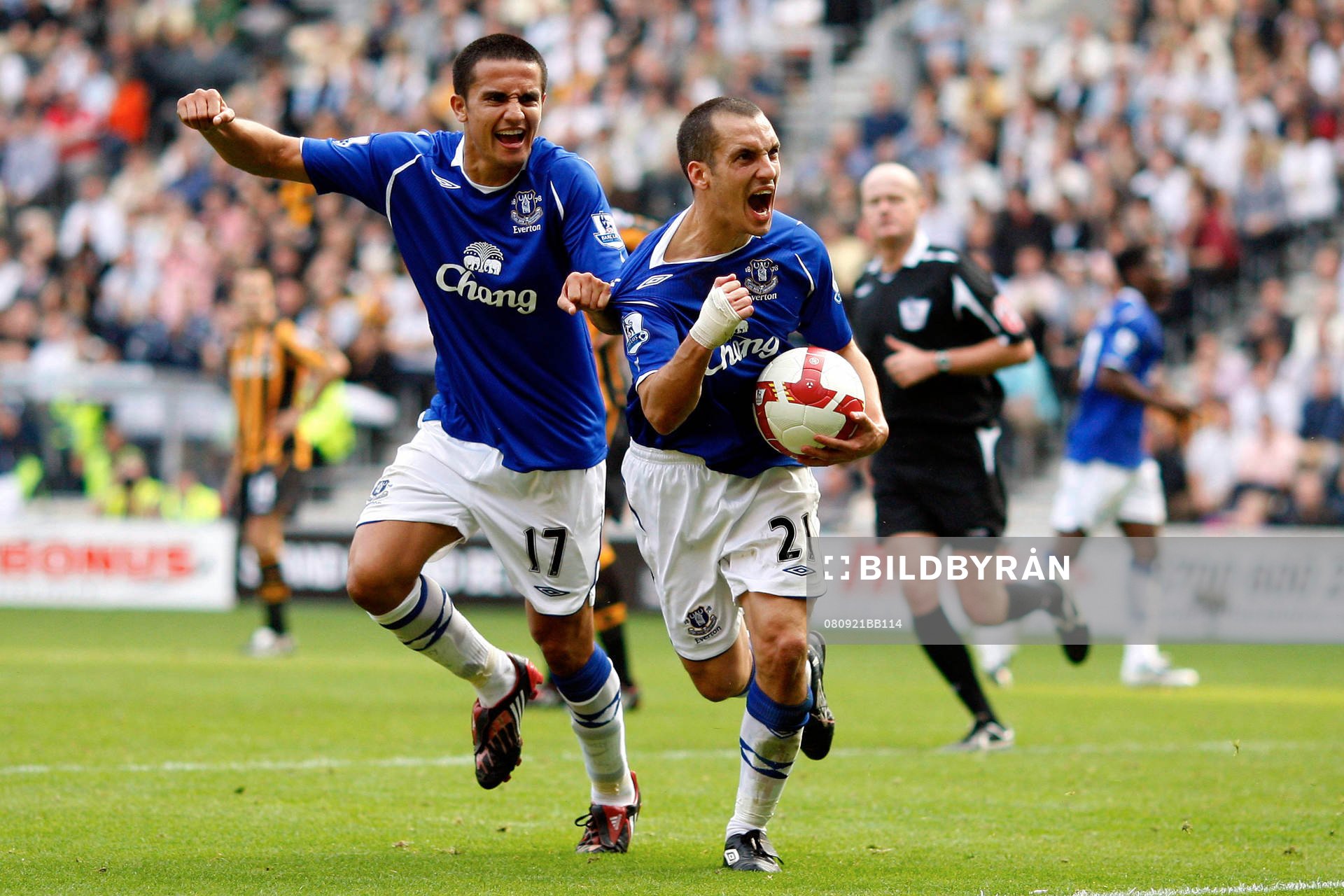 Leon Osman och Tim Cahill, jubel