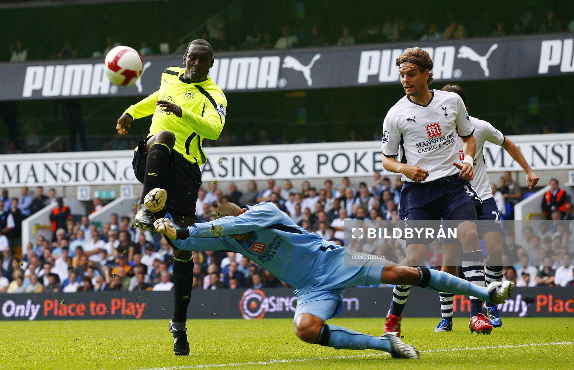 Emile Heskey och Heurelho Gomes, målvakt