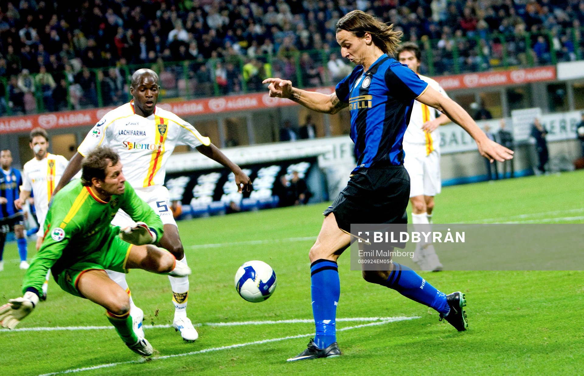 Zlatan Ibrahimovic, Inter stöter nästan in bollen