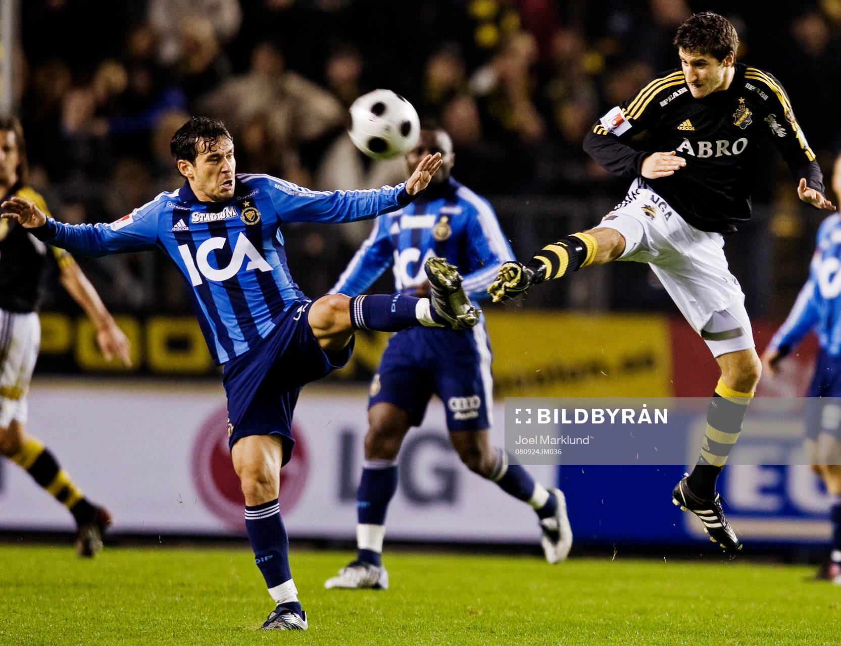 Enrico Cardoso Nazaré, Djurgården, i kamp om bollen med