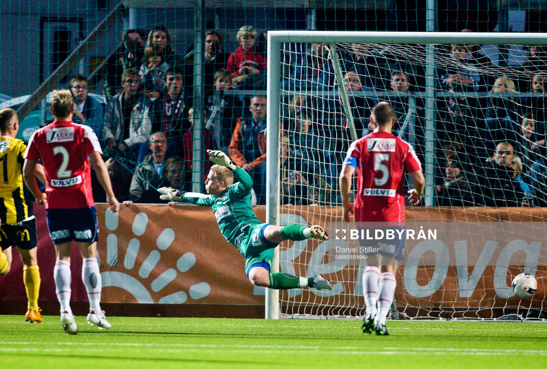 Peter Abrahamsson, Örgryte, släpper in 1-0