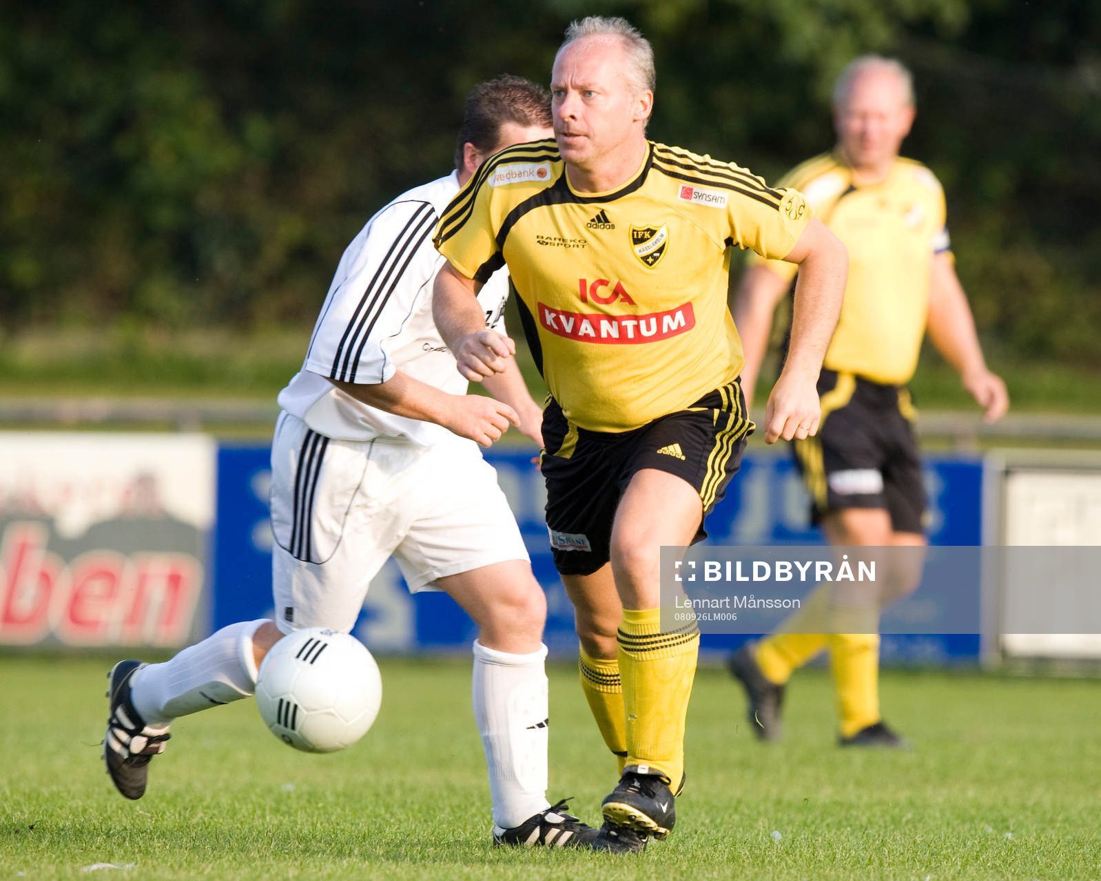 Michael Engel, en av de gamla A-lagsspelarna, vinner mark