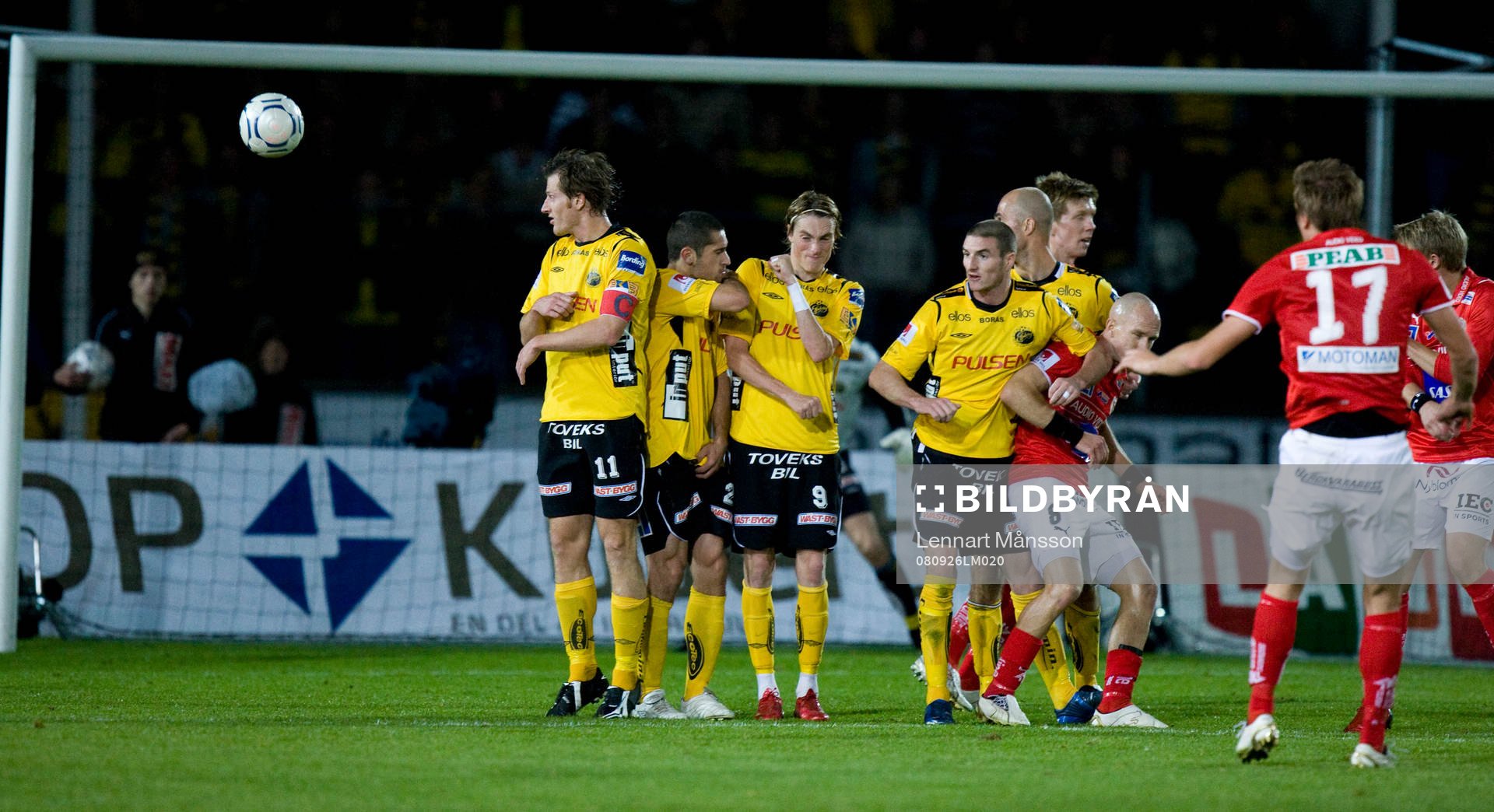 2-0, frispark Viktor Elm, förbi muren, rakt upp i krysset,