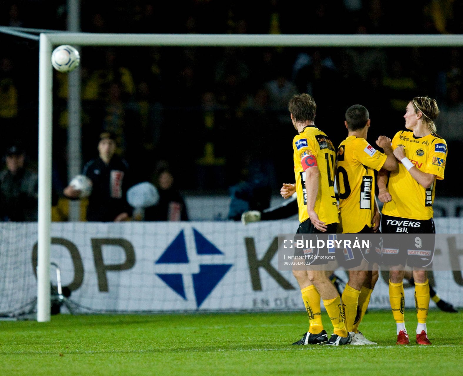 2-0, frispark Viktor Elm, förbi muren, rakt upp i krysset,