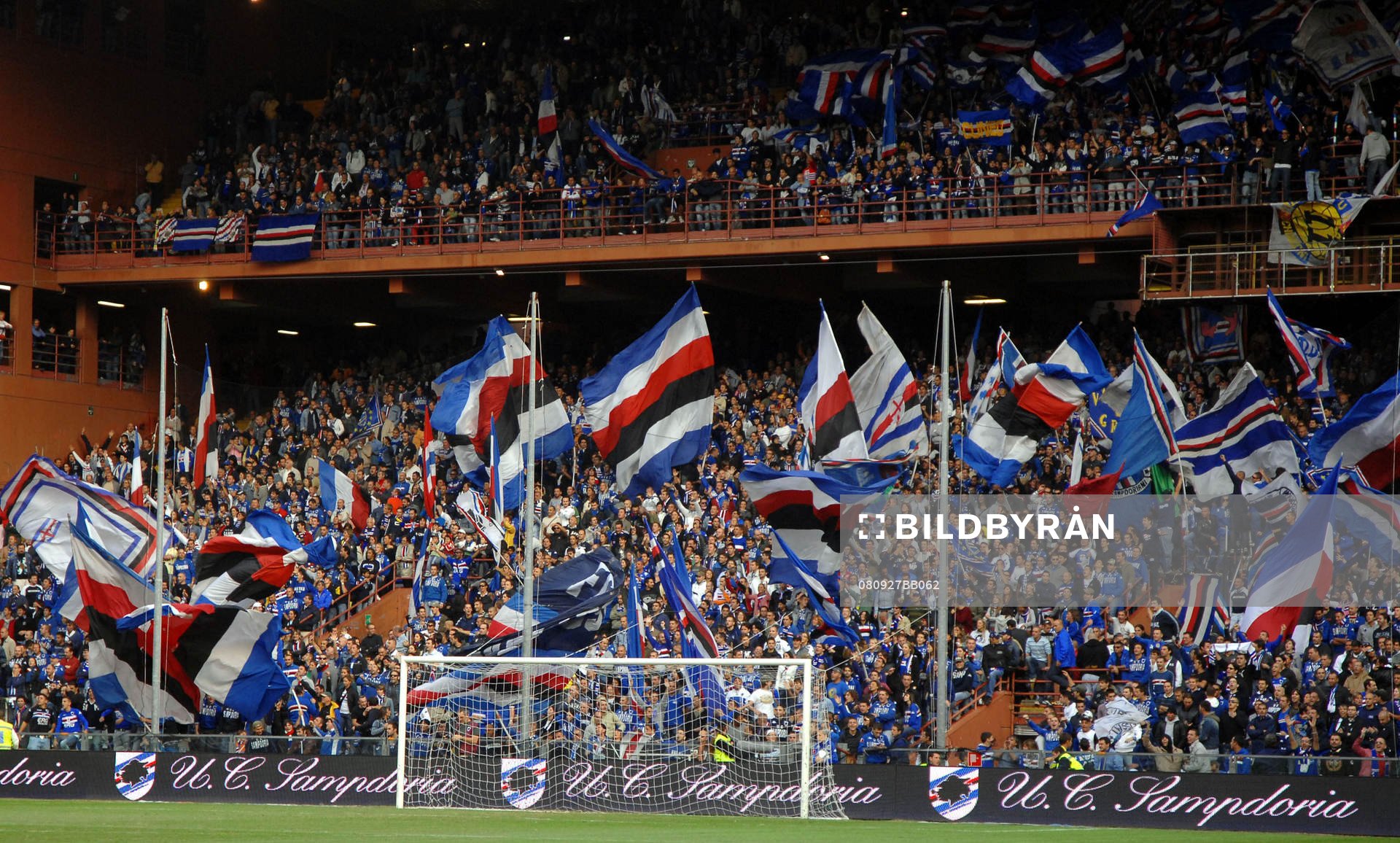 Fans, supporter, flaggor, läktare, publik