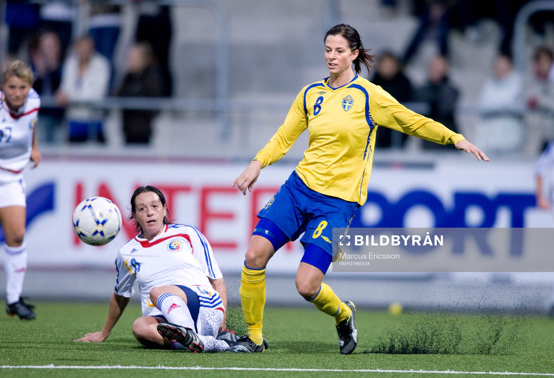 Lotta Schelin, Sverige anfaller