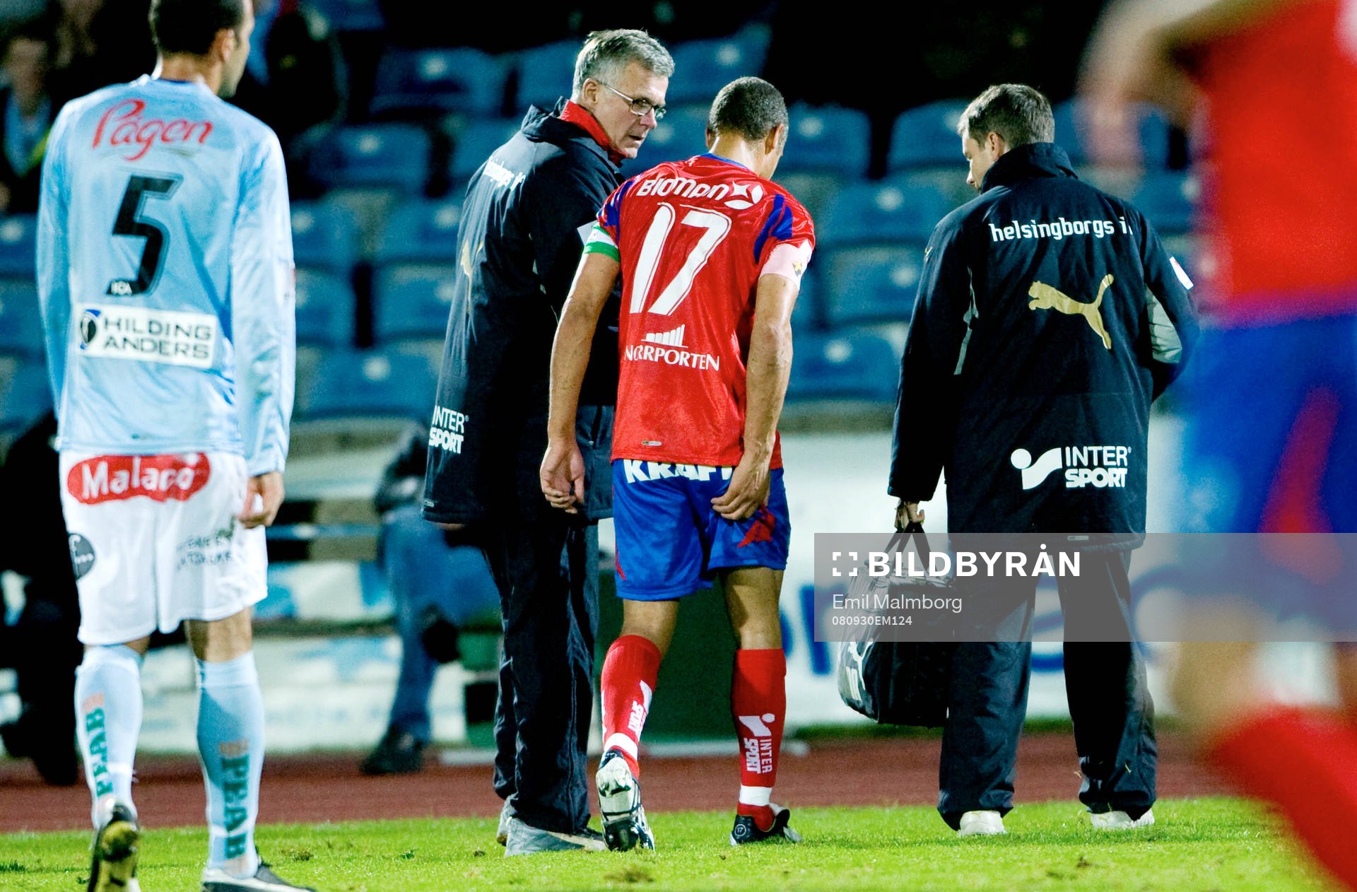 Henrik Larsson, Helsingborg, haltar av