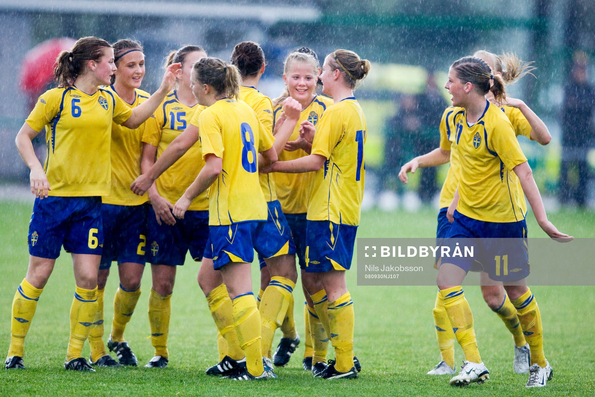  Svergie firar segern efter slutsignalen. Jubel, glädje.