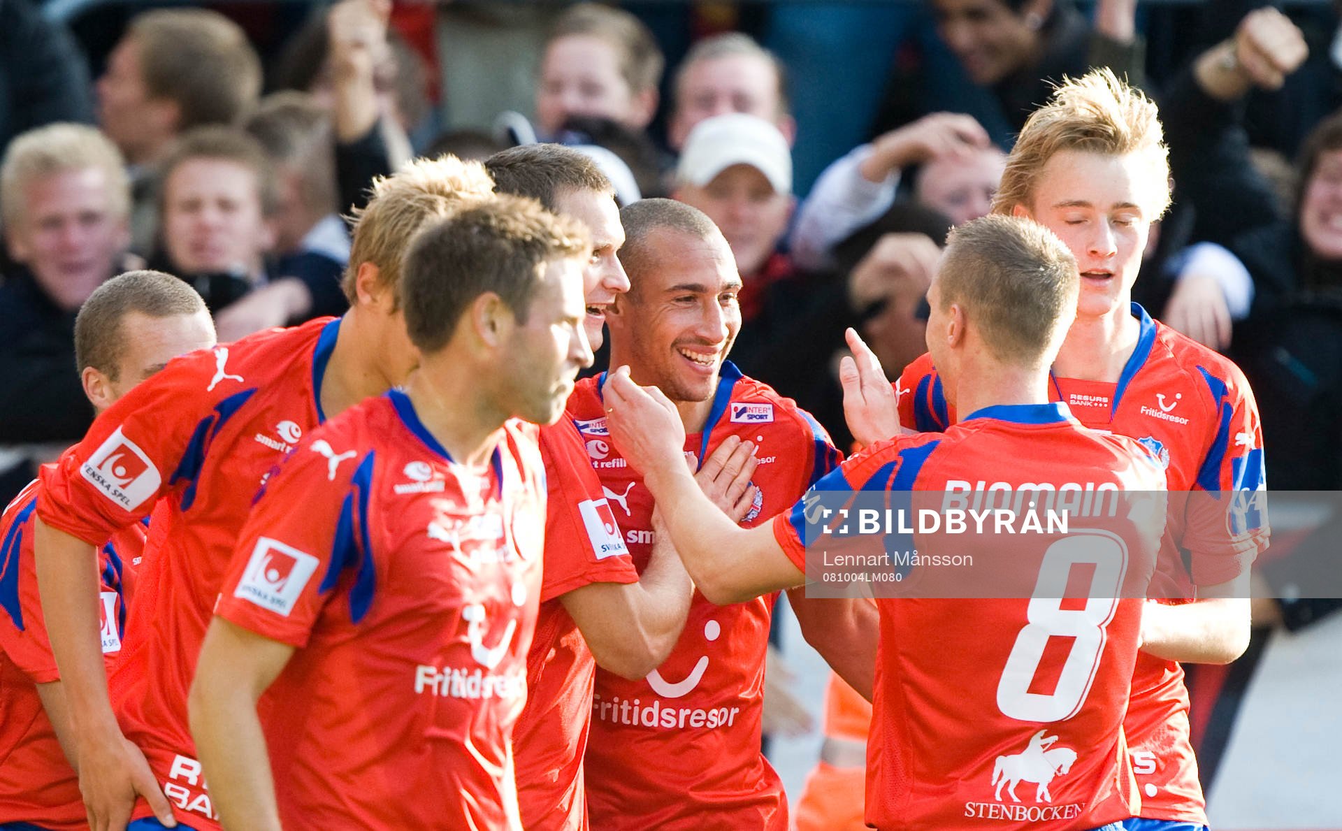 2-0, Henrik Larsson, som grattas