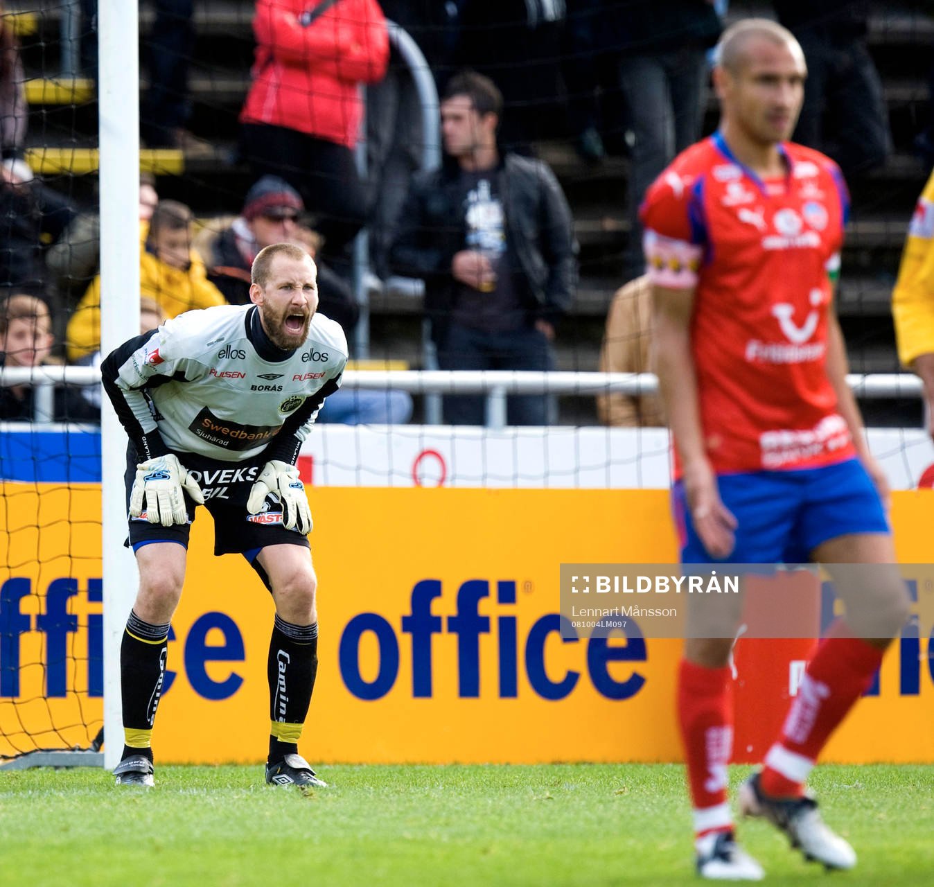 Ta Henke, skriker Johan Wiland, målvakt