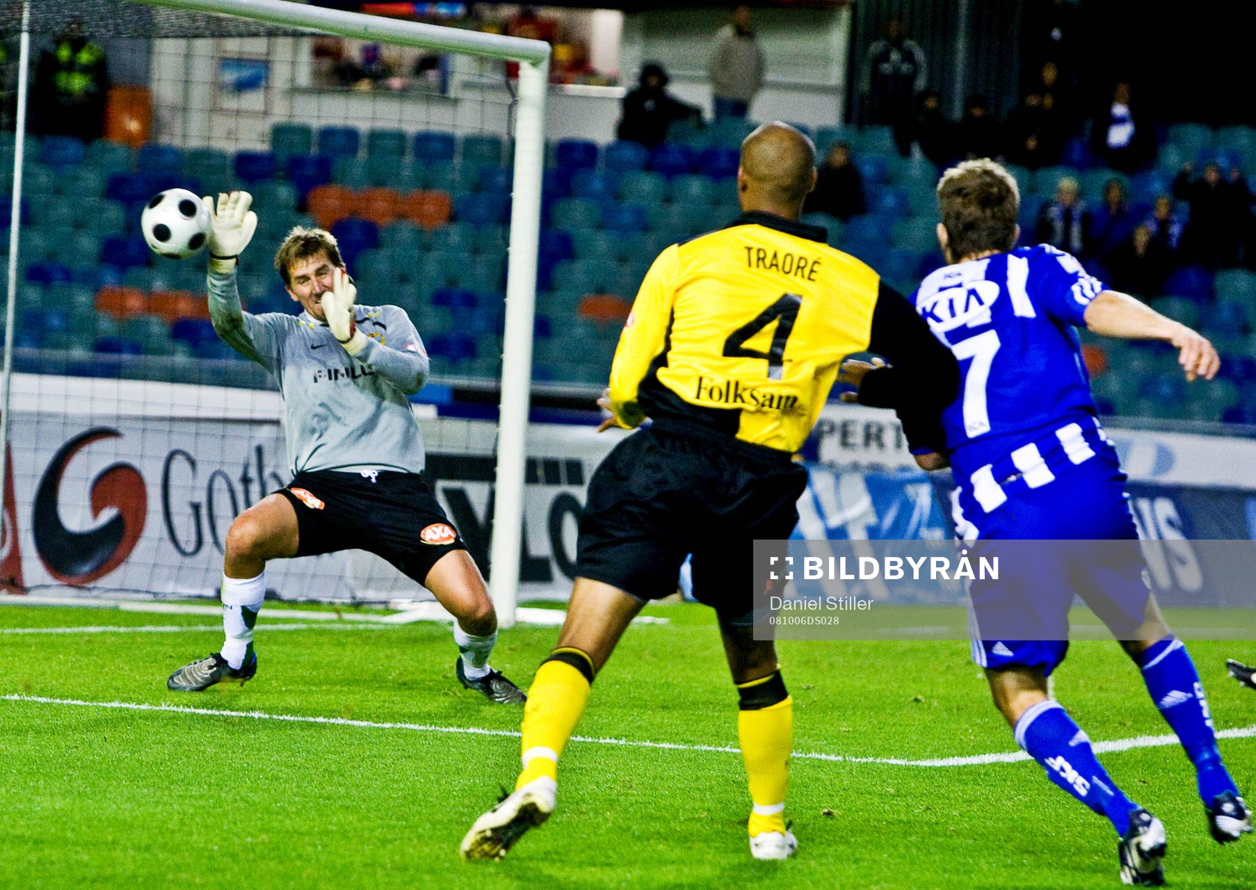 Tobias Hysén, Göteborg, testar skott på Hammarbys