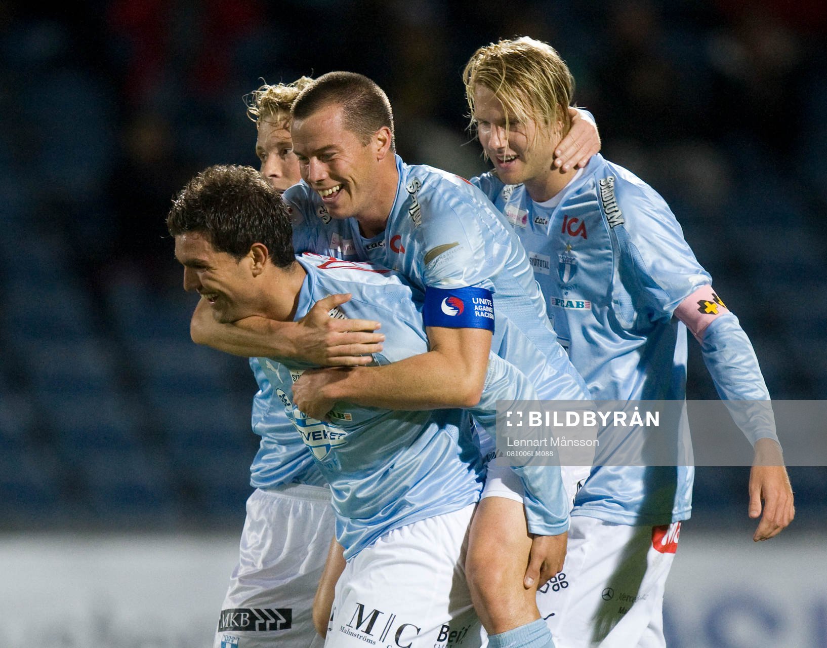 2-0 Daniel Andersson, som grattas. Jubel