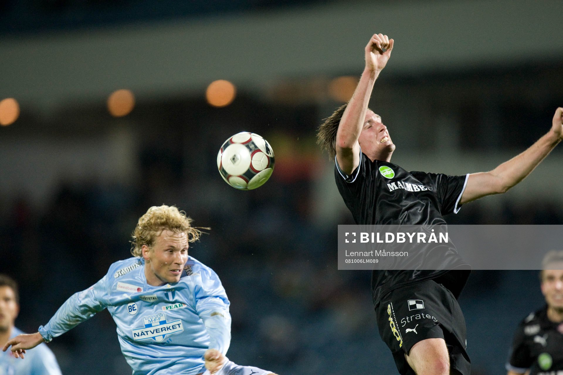   Rick Kruyt och Per Johansson nickduell.