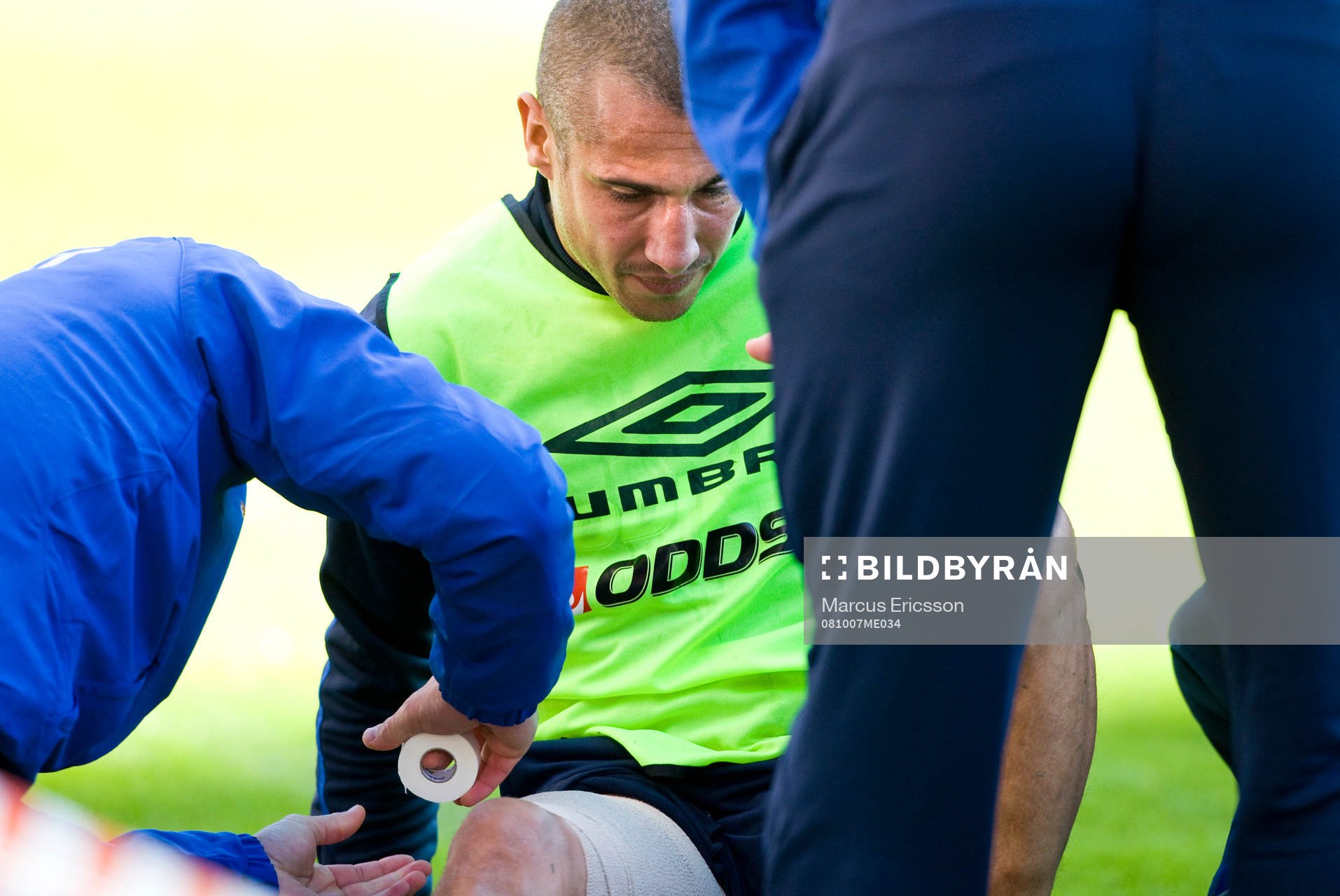 Henrik Larsson skadar sig illa på höger baksida av låret