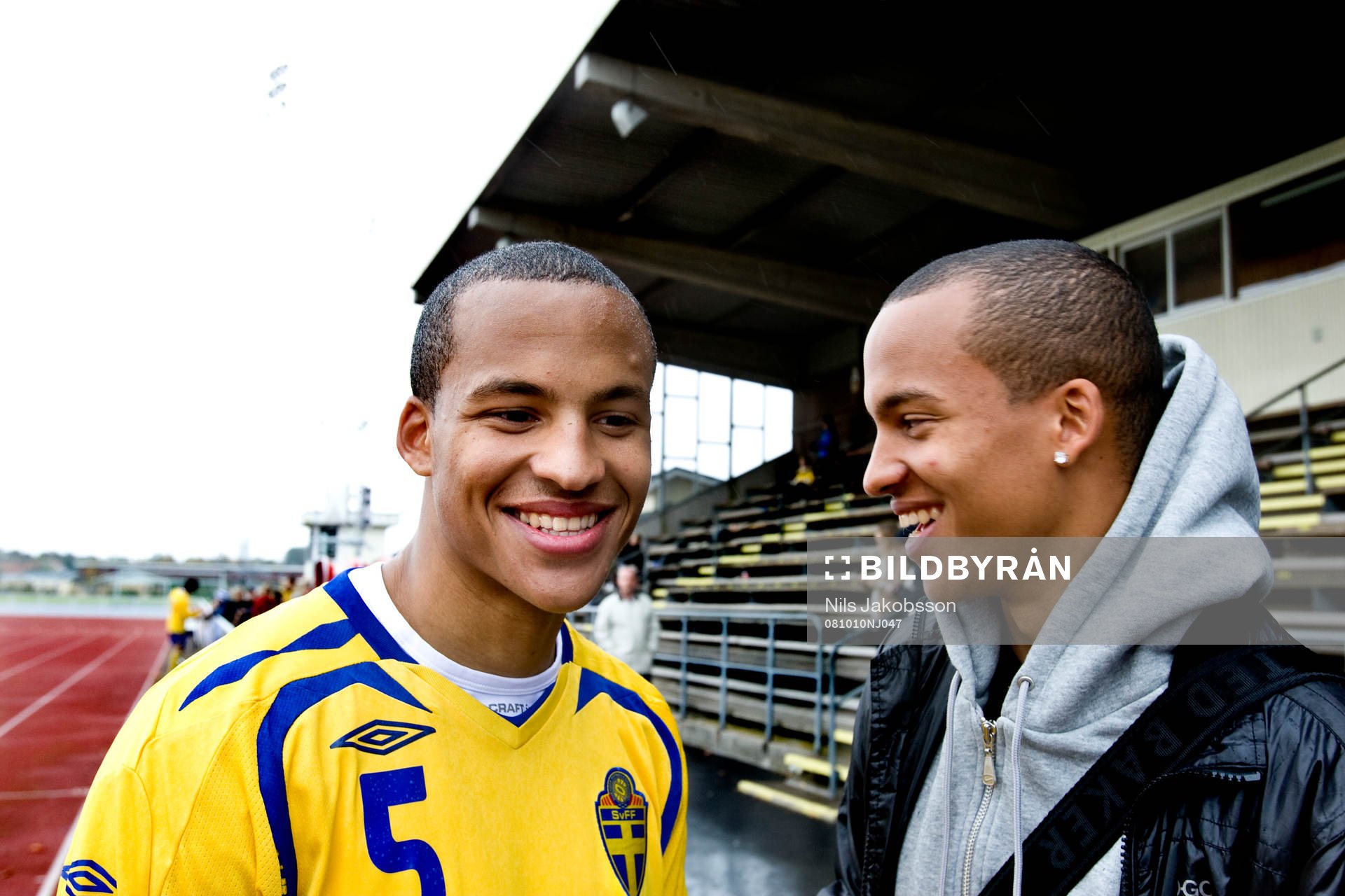 Martin Olsson, Blackburn Rovers, med sin tvillingbror