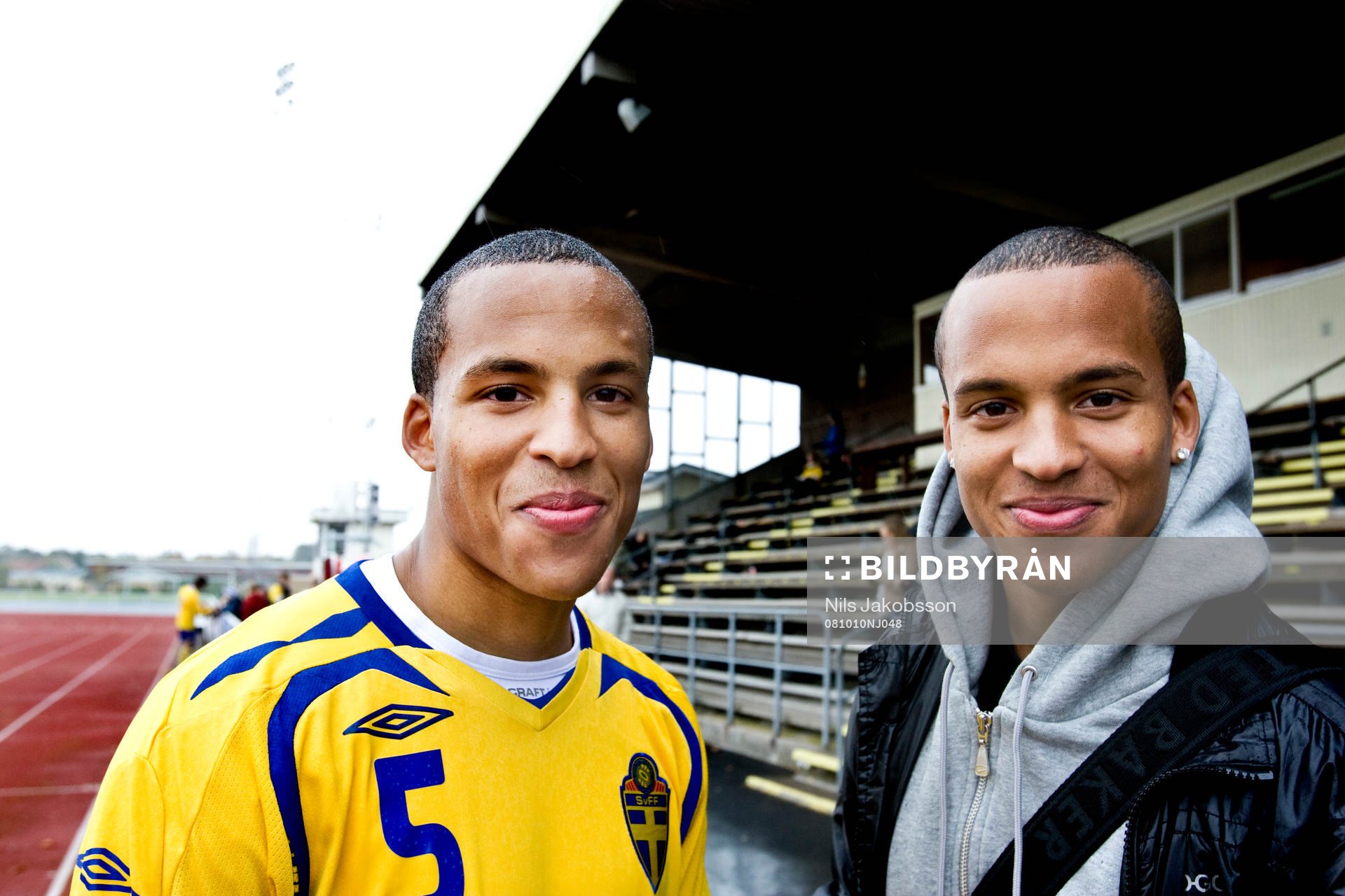 Martin Olsson, Blackburn Rovers, med sin tvillingbror