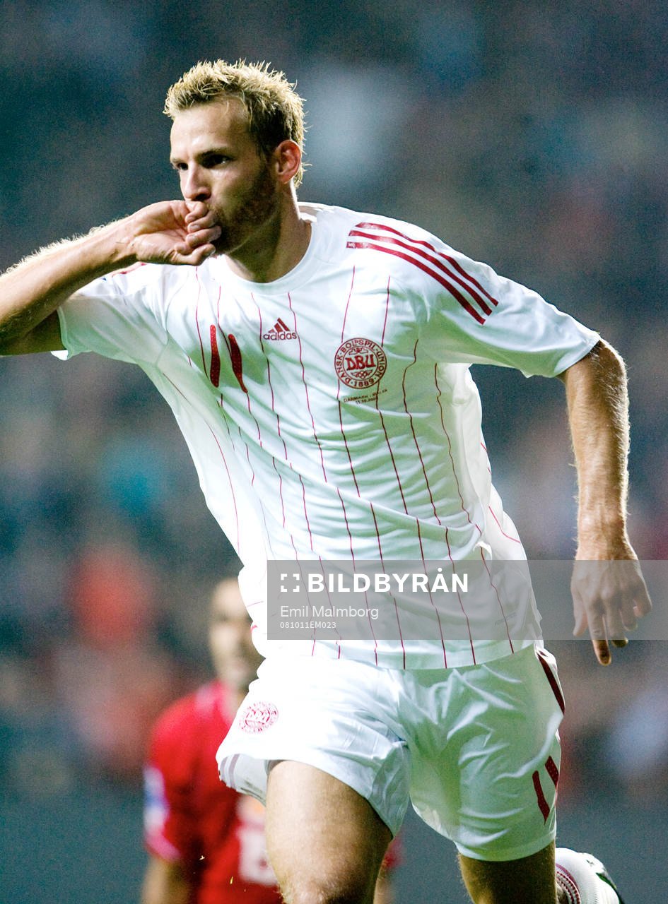 Sören Larsen, gör 1-0. Jubel