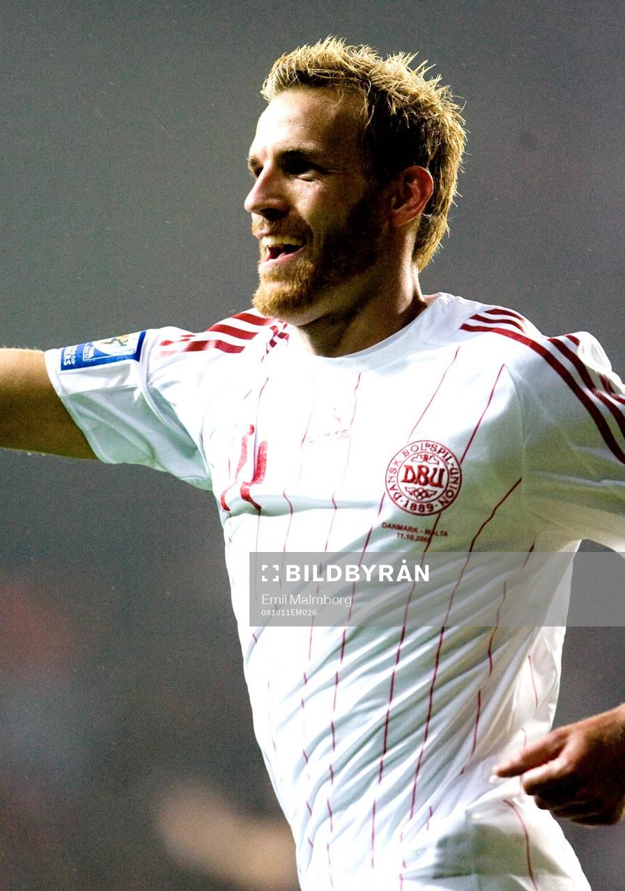 Sören Larsen, gör 1-0. Jubel