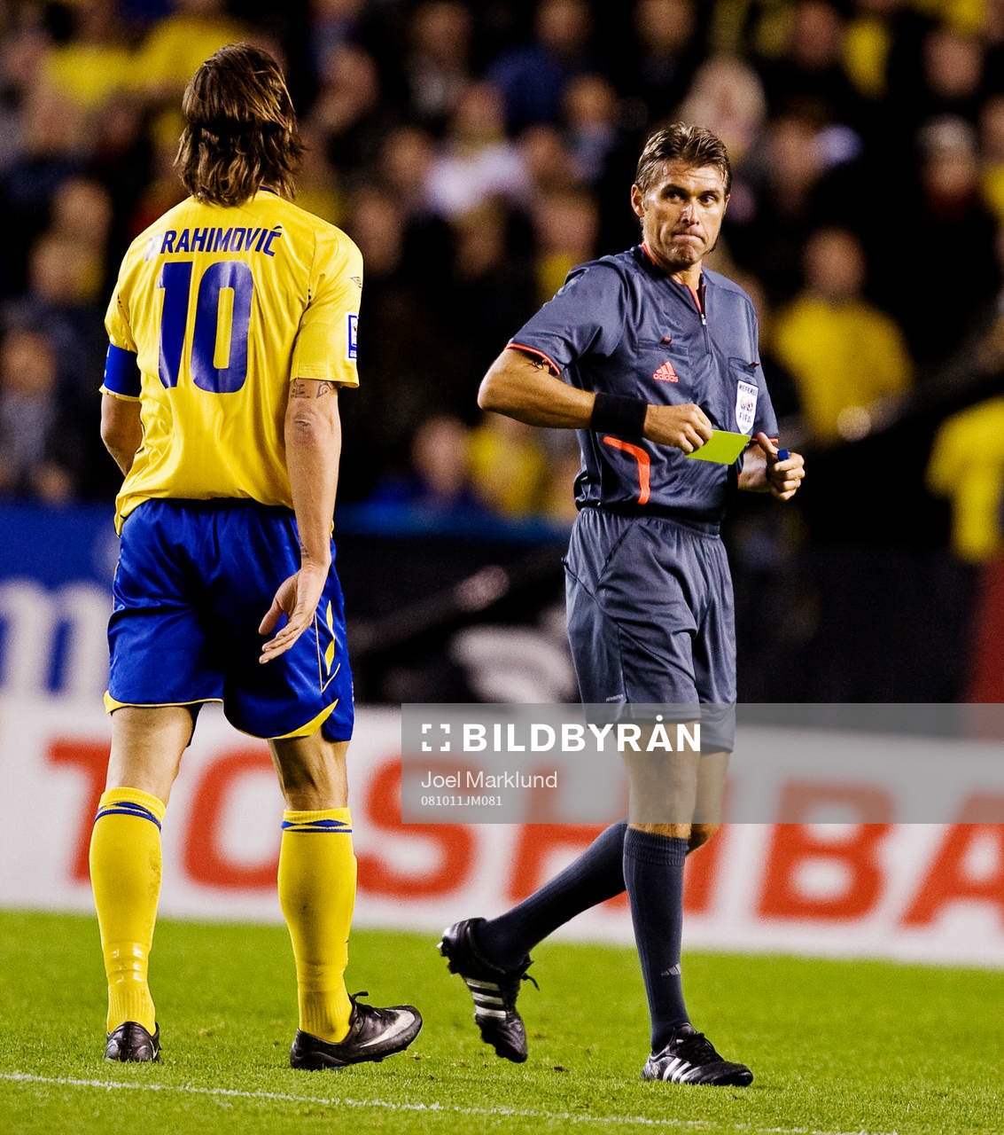 Roberto Rosetti, domare, ger Zlatan Ibrahimovic, Sverige,