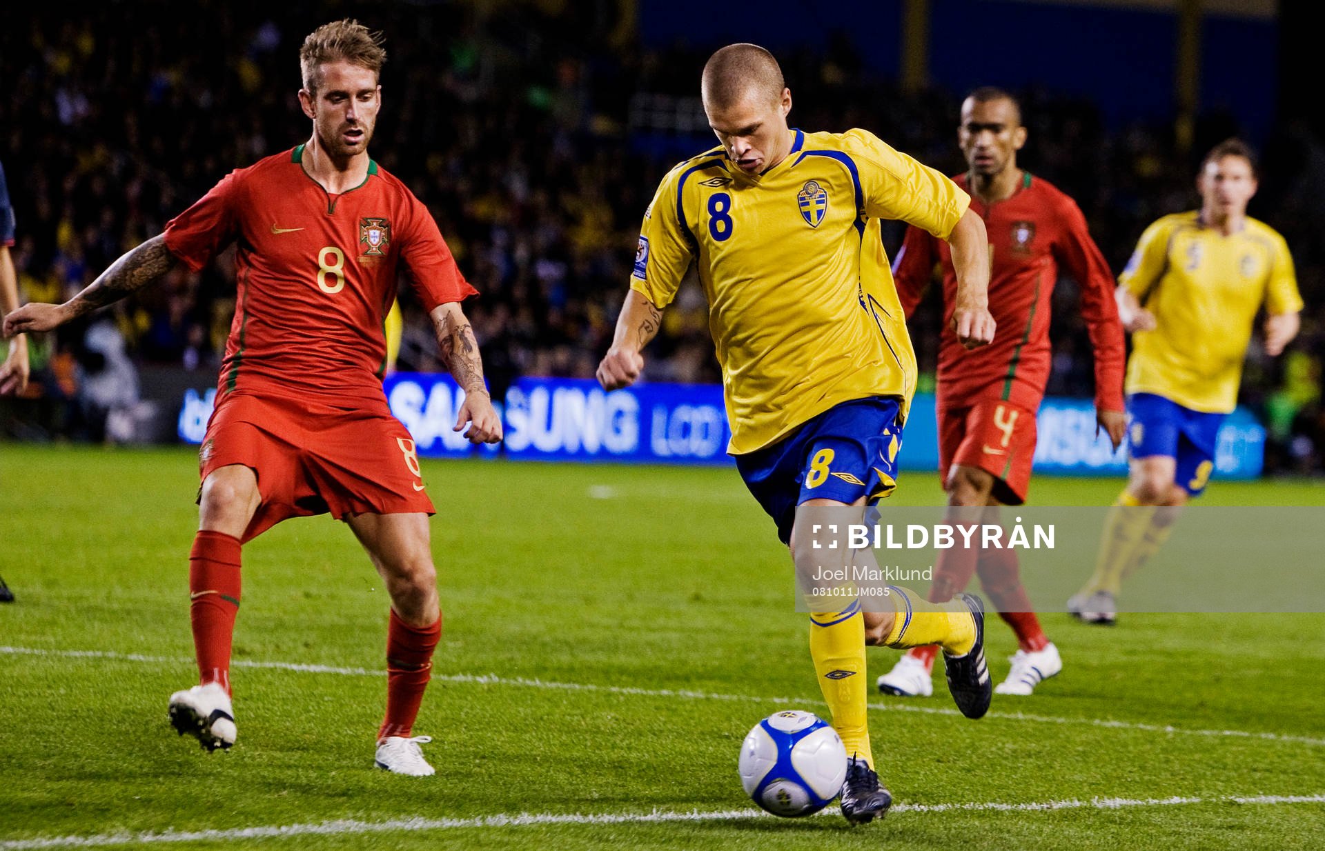 Samuel Holmén, Sverige, utmanar Raul Meireles, Portugal