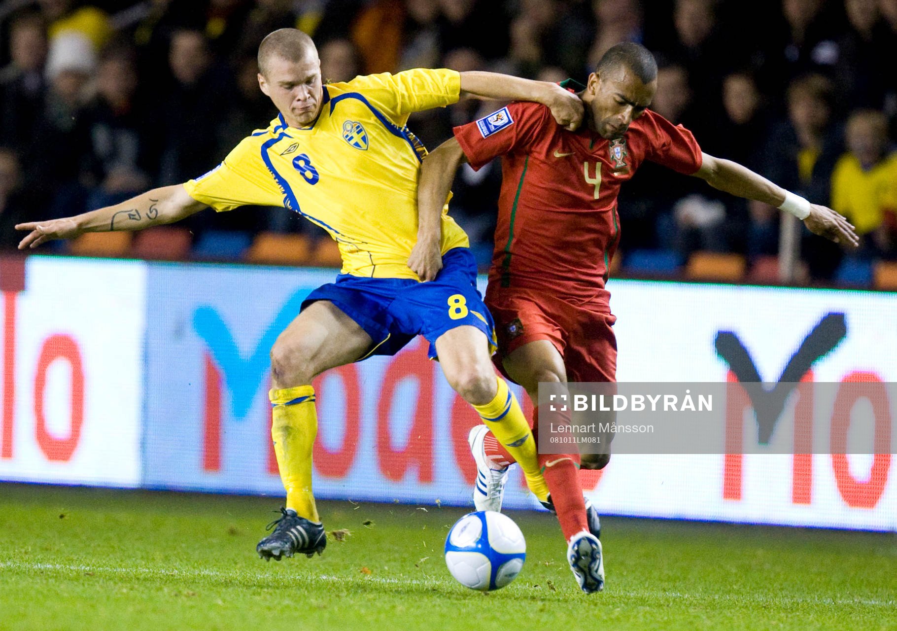 José Bosingwa drar Samuel Holmén i tröjan
