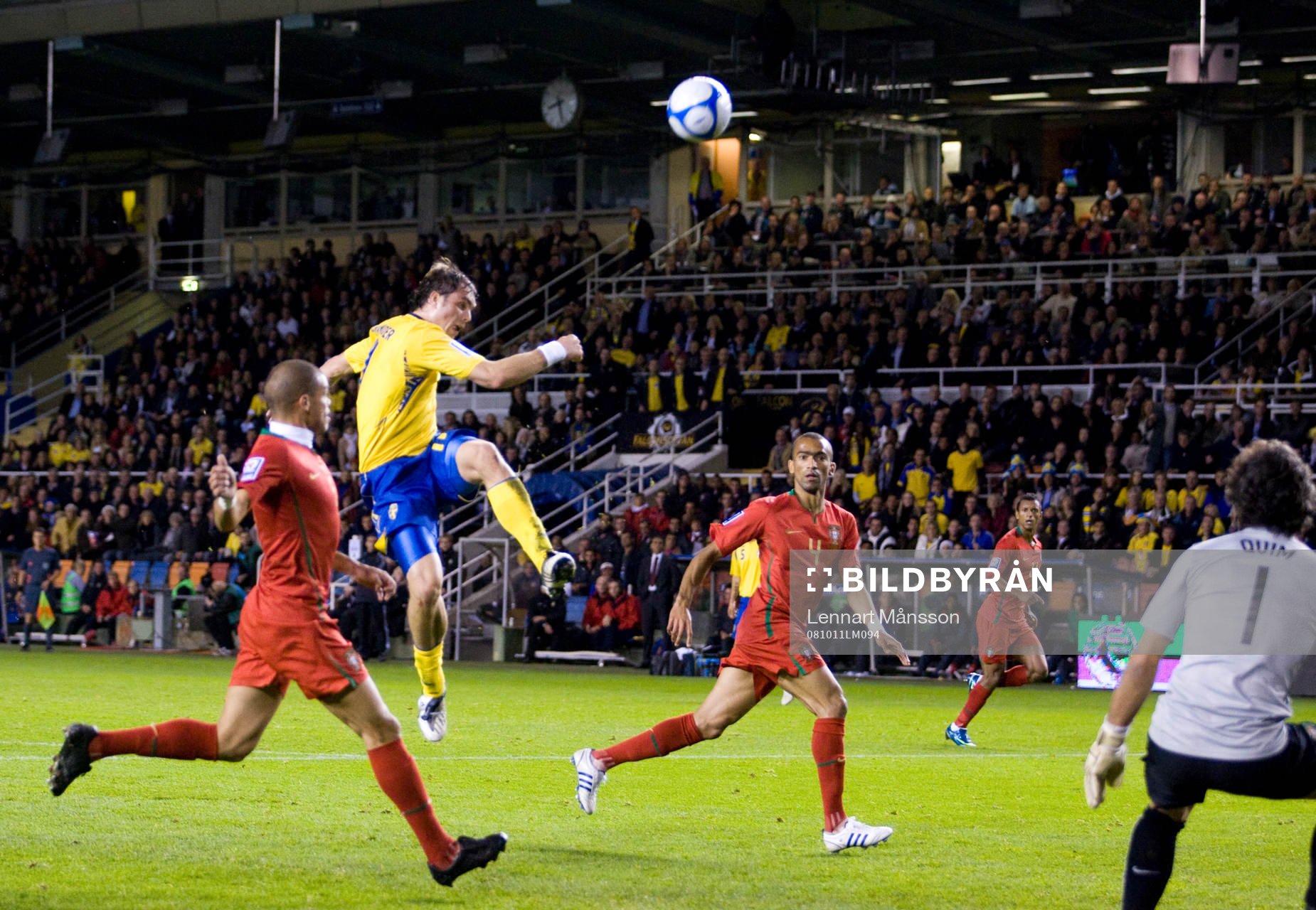 Johan Elmander laddar