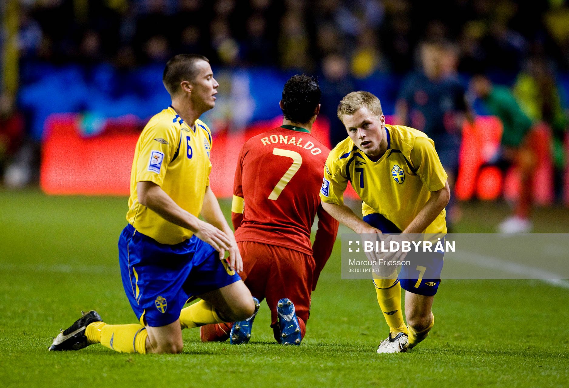 Daniel Andersson och Sebastian Larsson, Sverige, stoppar