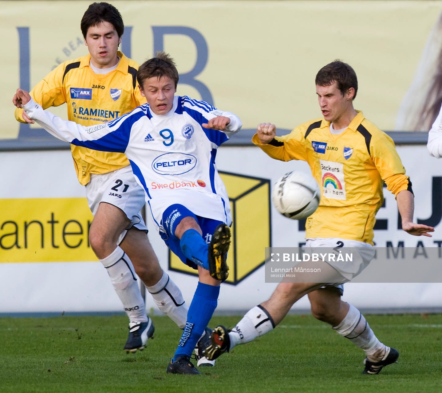  Simon Thern, 16 år, mot Ahmedin Sudic och Dan Mårtensson.
