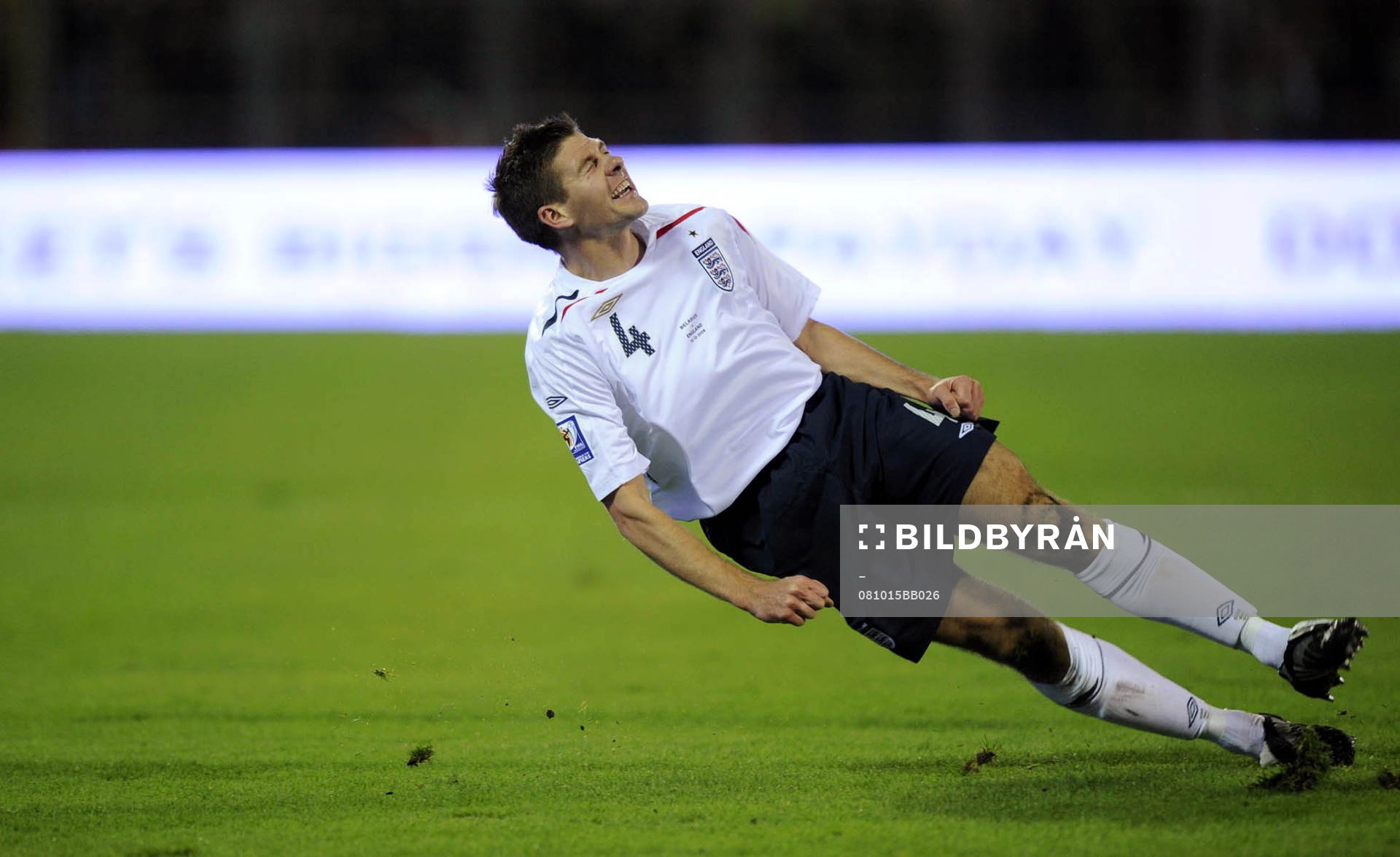 Steven Gerrard, England, faller av glädje