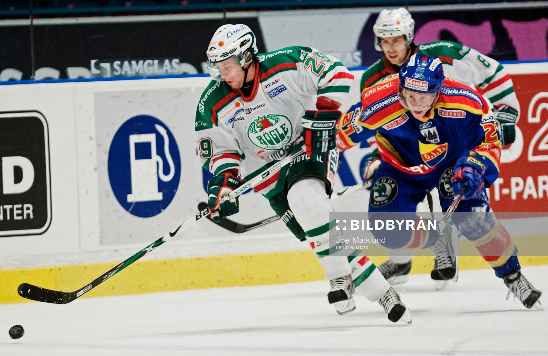 Christen Abbott, Rögle, jagas av Andreas Engqvist,