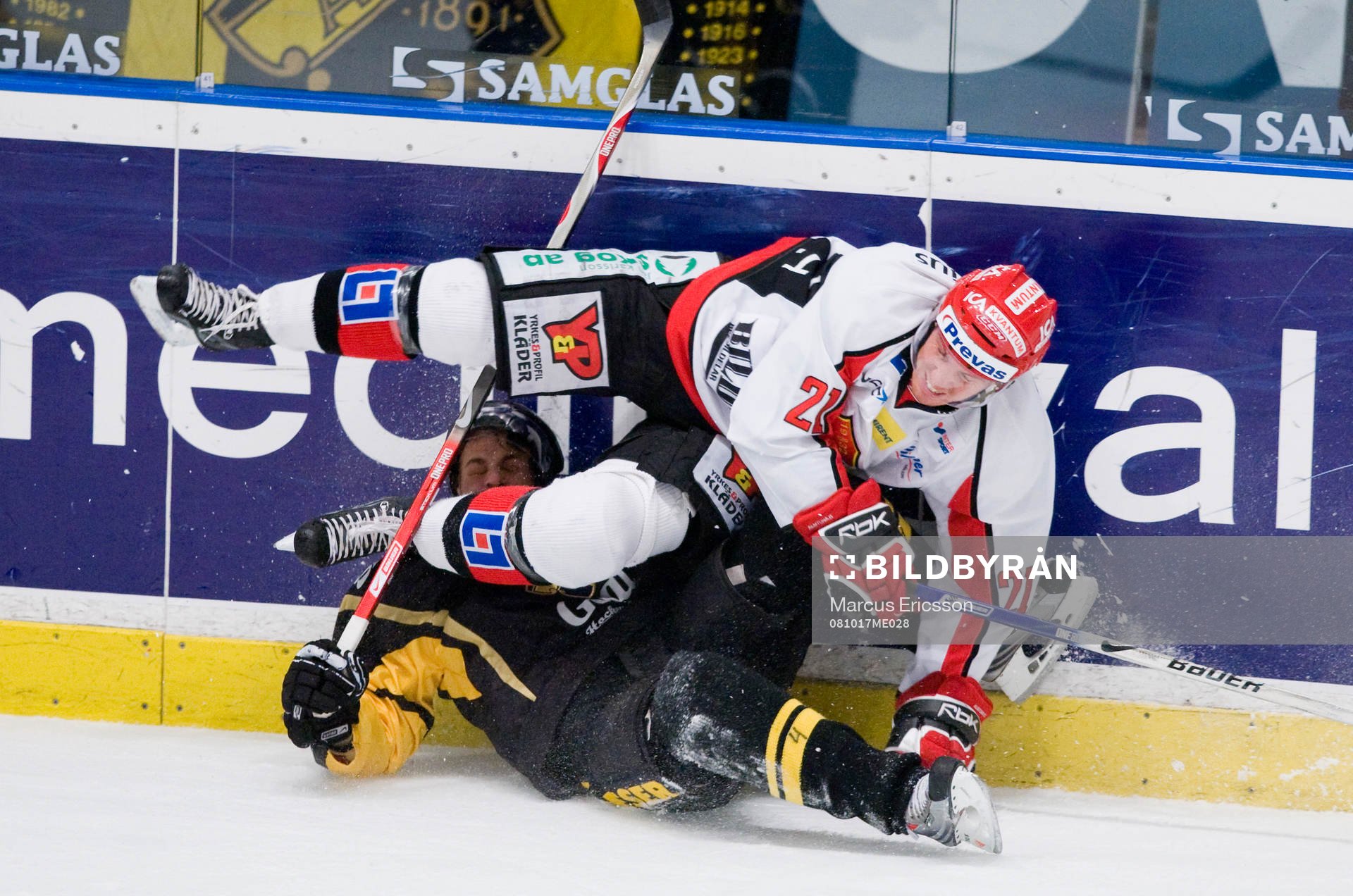 Jonathan Persson, Almtuna flyger över Mikael Österberg,