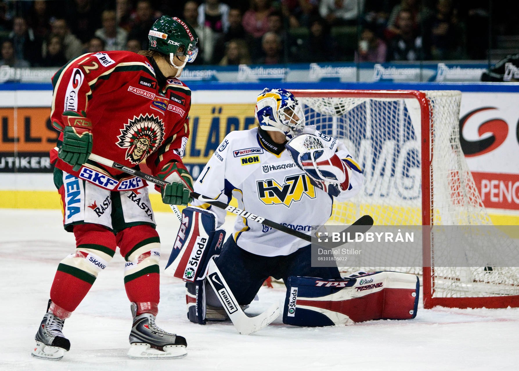 Stefan Livh, målvakt HV71, släpper in 1-0. Karl