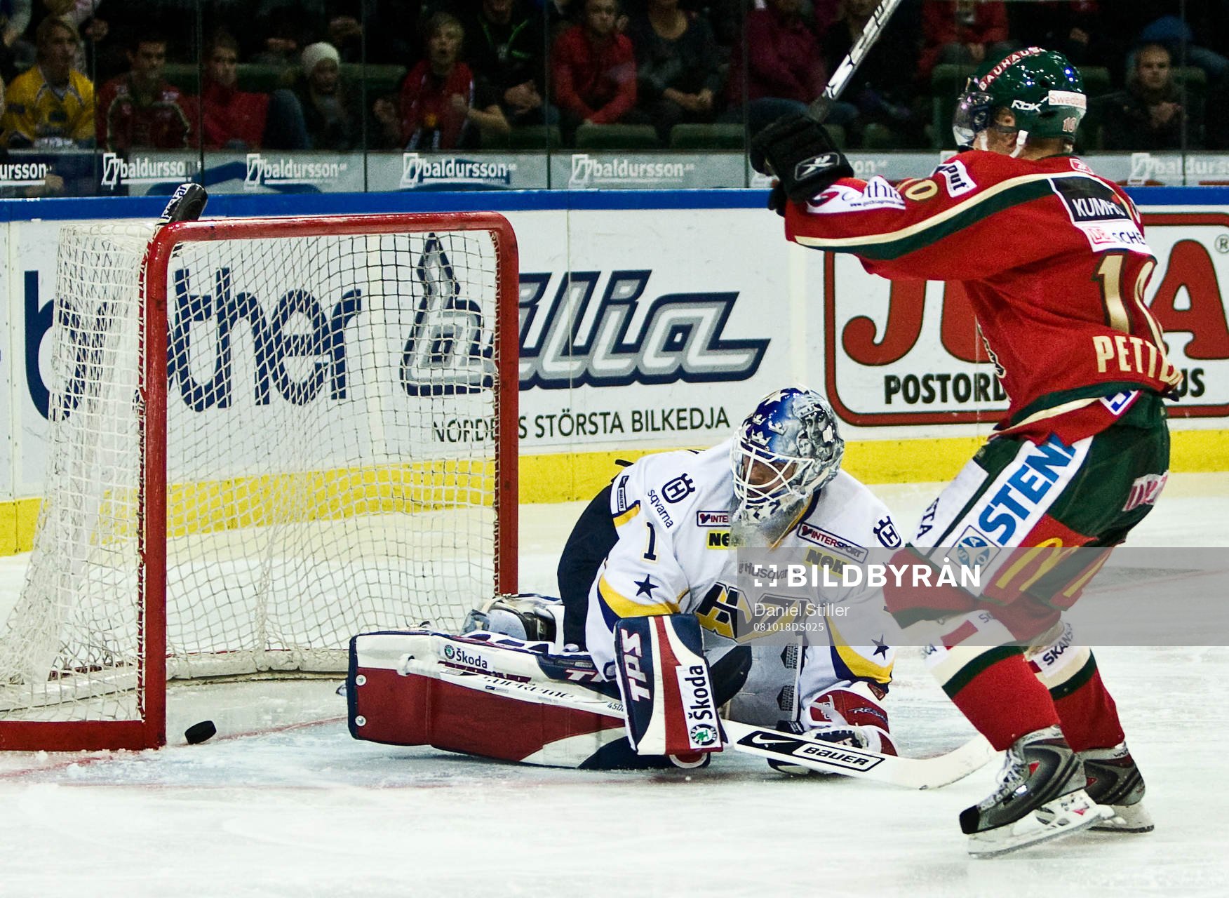 Fredrik Pettersson gör 2-1 till Frölunda bakom Stefan