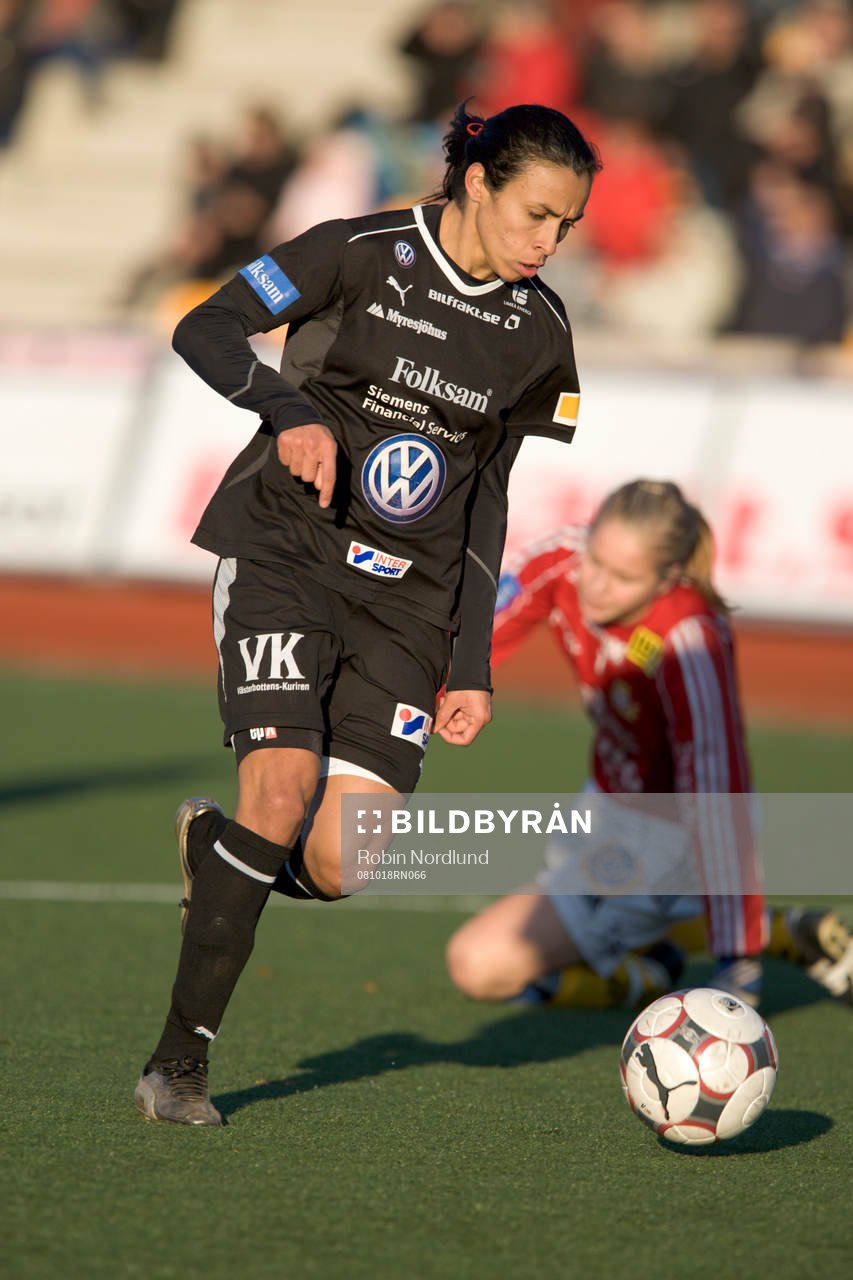  Marta lurar målvakten och gör 11-1