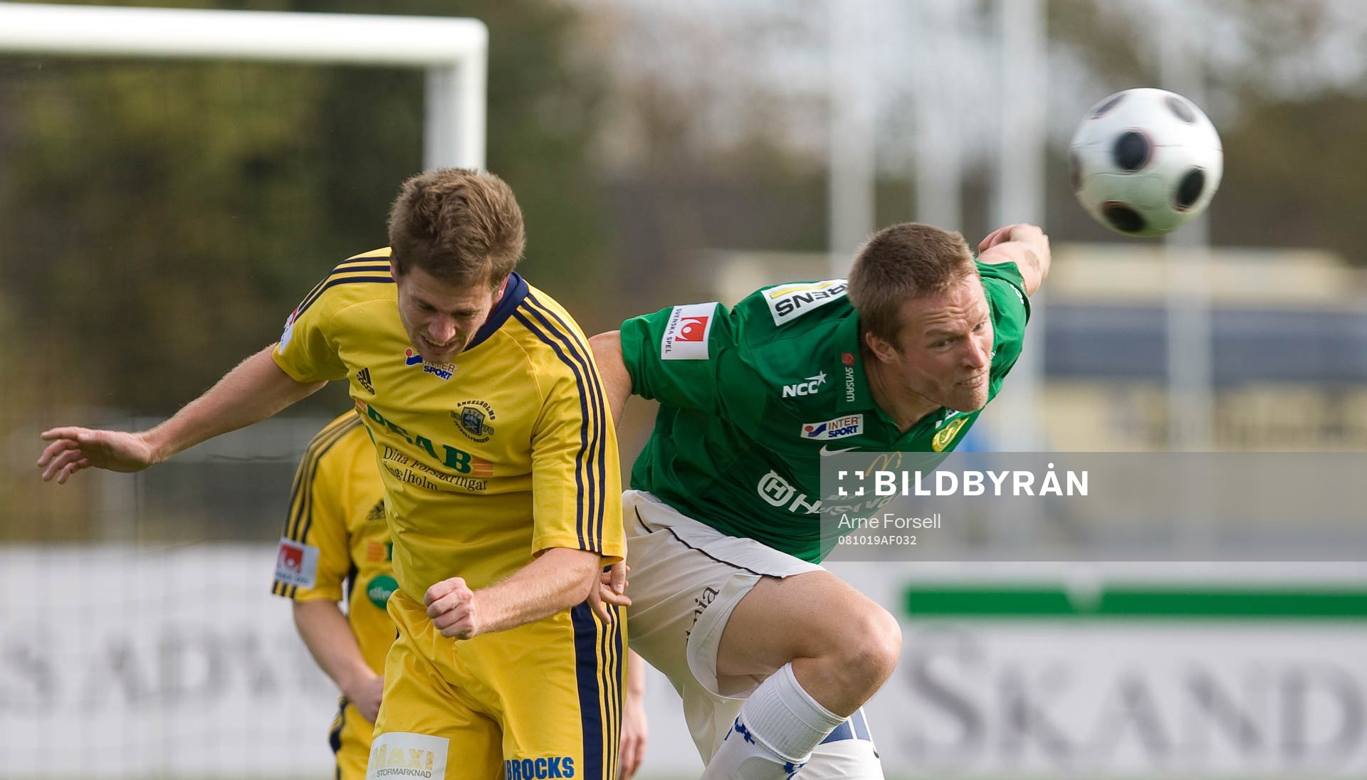 Erik Skördåker i nickduell framför Ängelholmsmålet