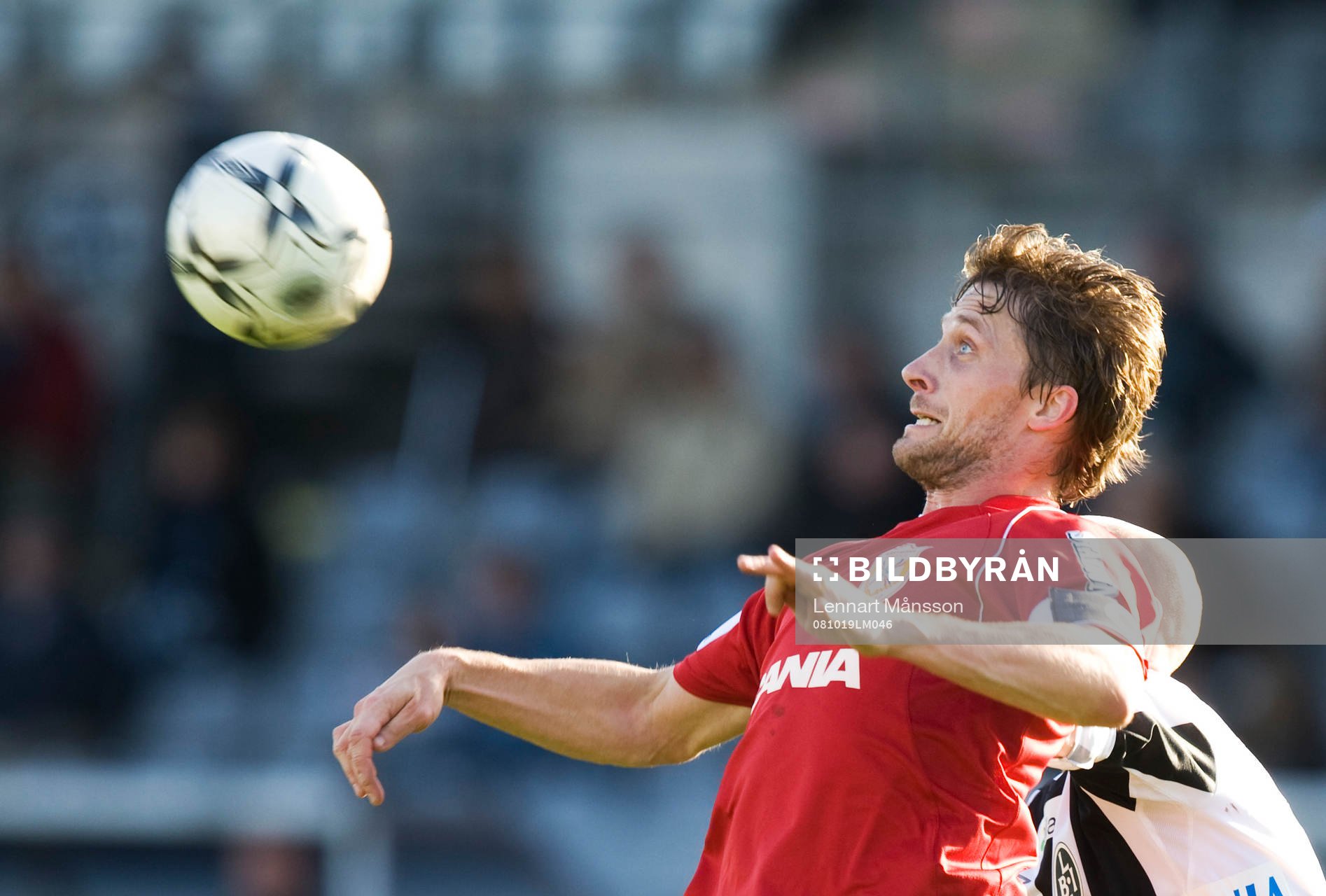 Lagkapten Göran Marklund tar ner bollen