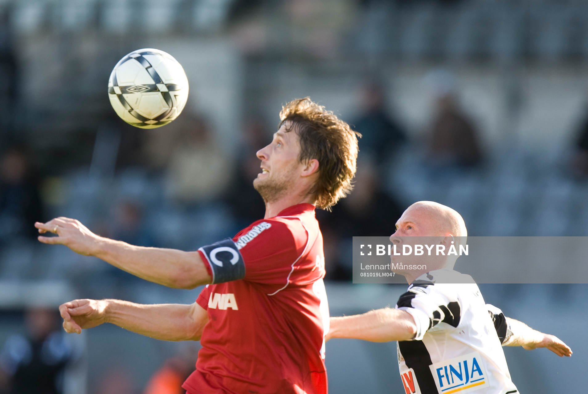 Lagkapten Göran Marklund tar ner bollen