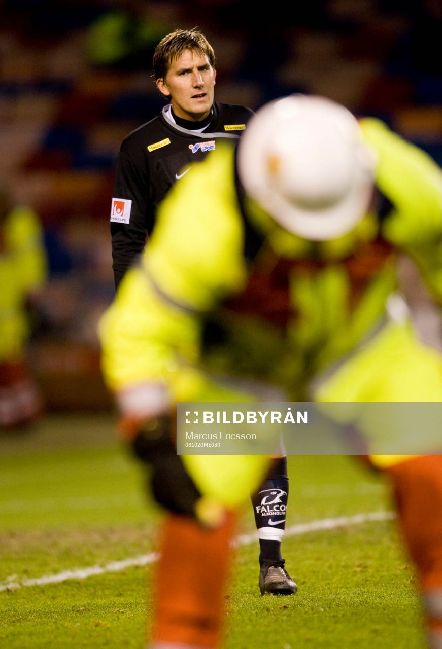 Kristoffer Björklund, målvakt Hammarby, tittar på