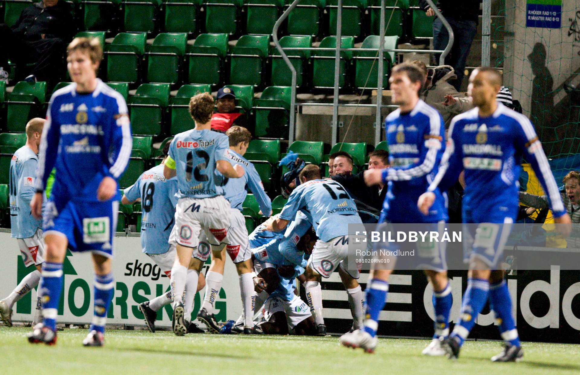  Jubel i Gefle efter 2-3 av Yannick Bapupa