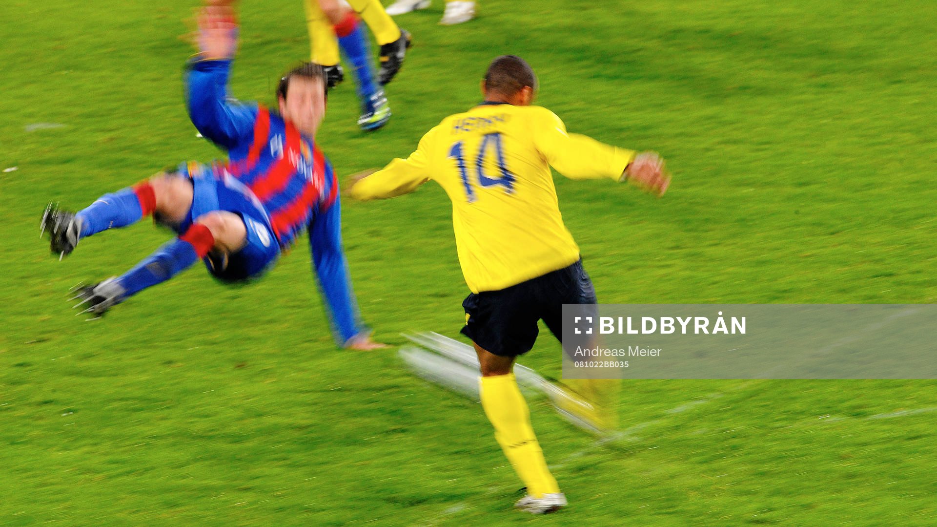Thierry Henry och Reto Zanni. Genre