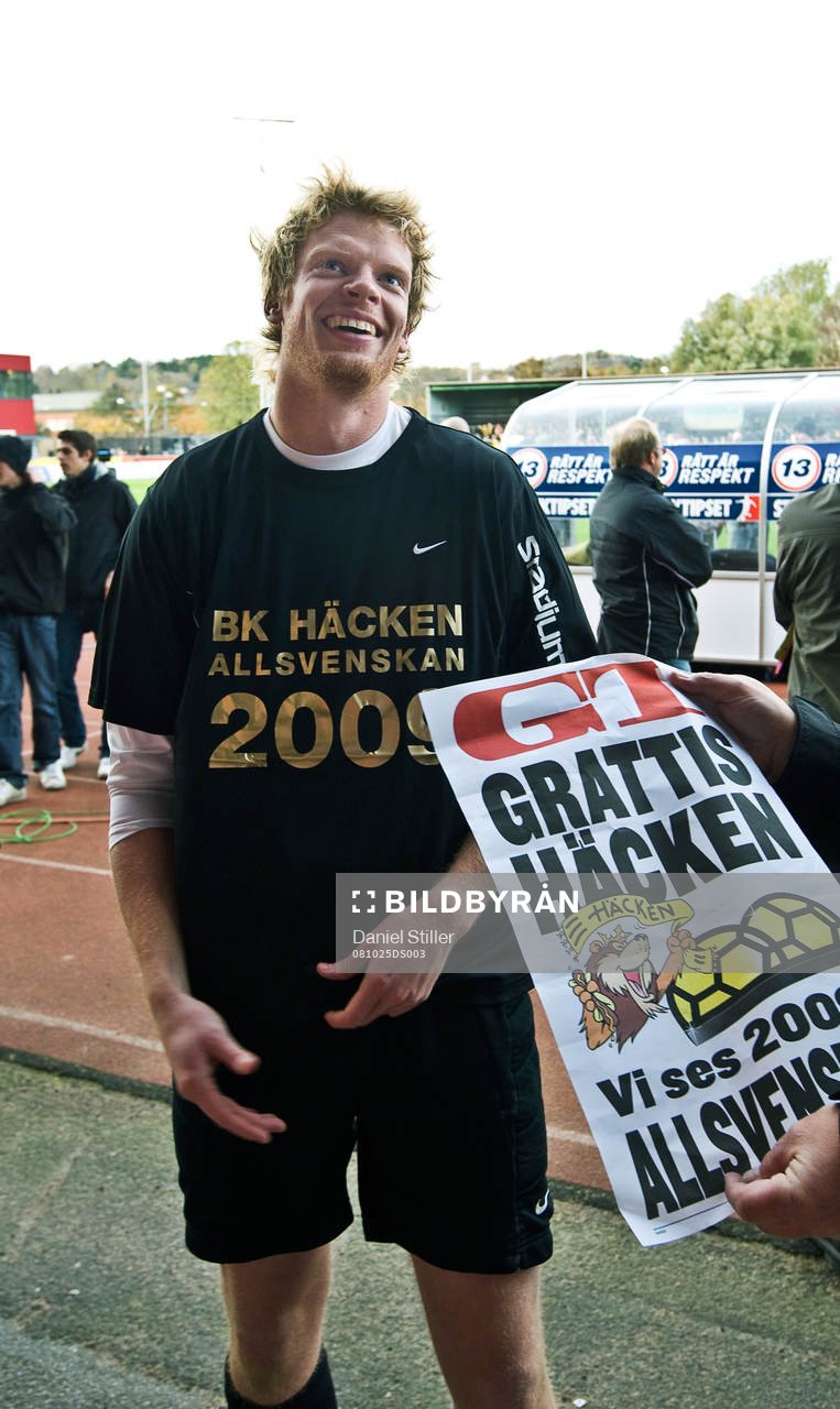  Häckens målvakt Christoffer Källqvist lycklig efter matchen. Jubel, glädje, klara för allsvenskan.