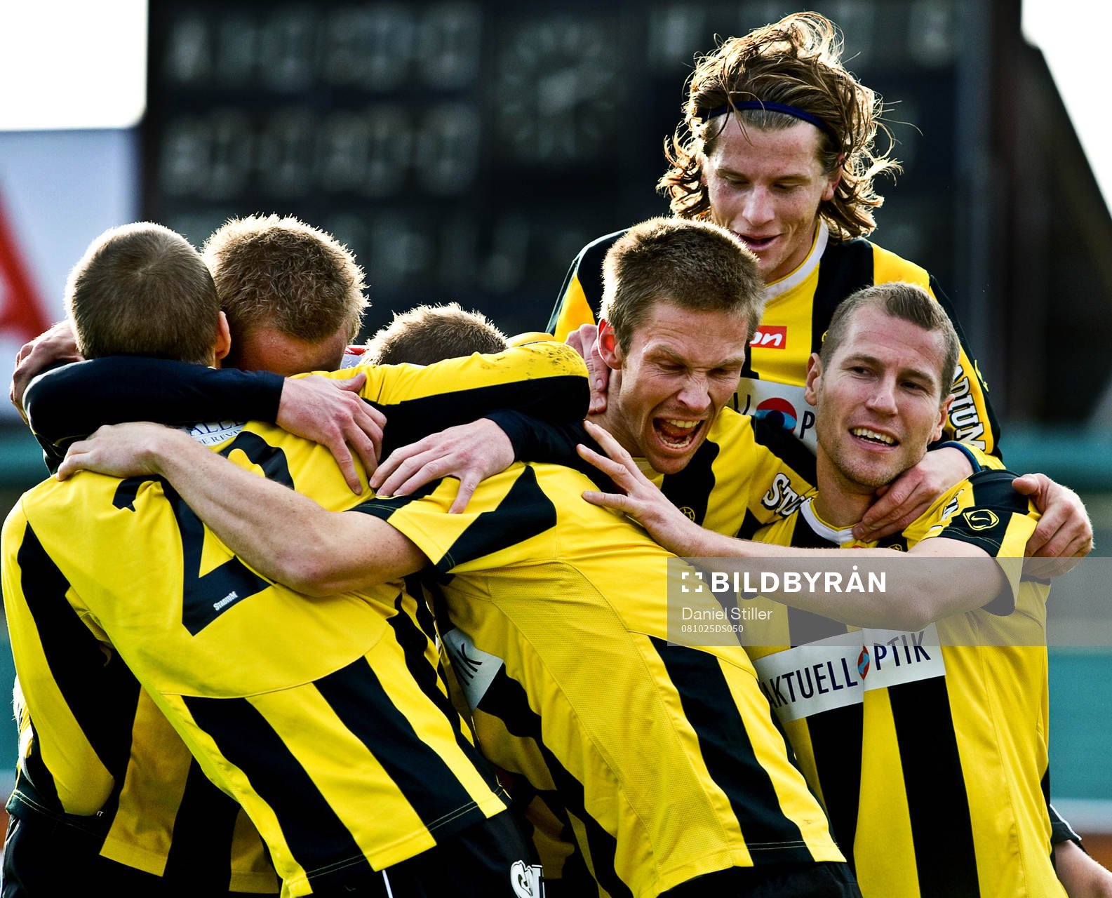 Daniel Forsell gör 1-0 till Häcken.  Jubel, glädje