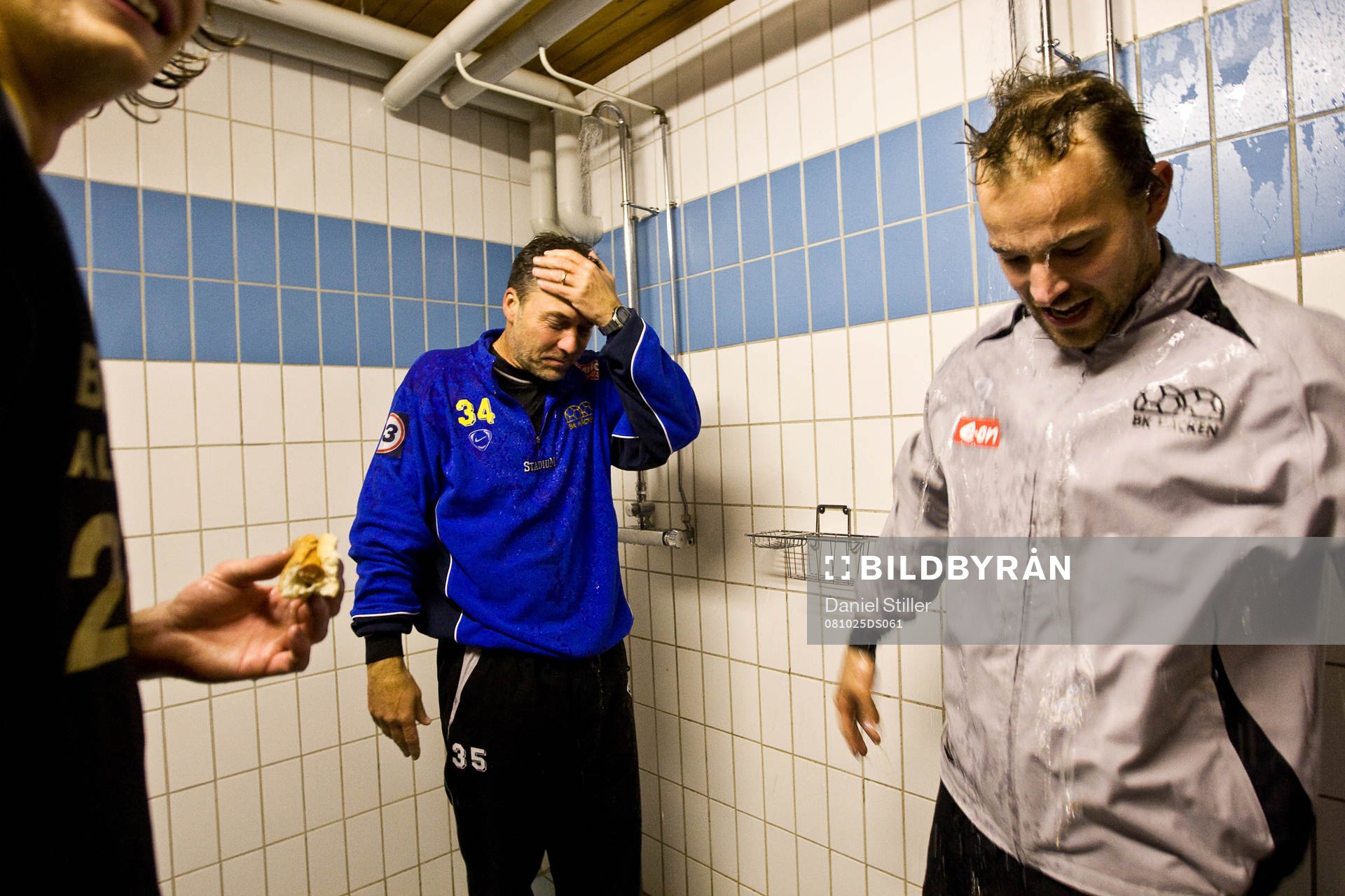 Tränare Sonny Karlsson blir duschad